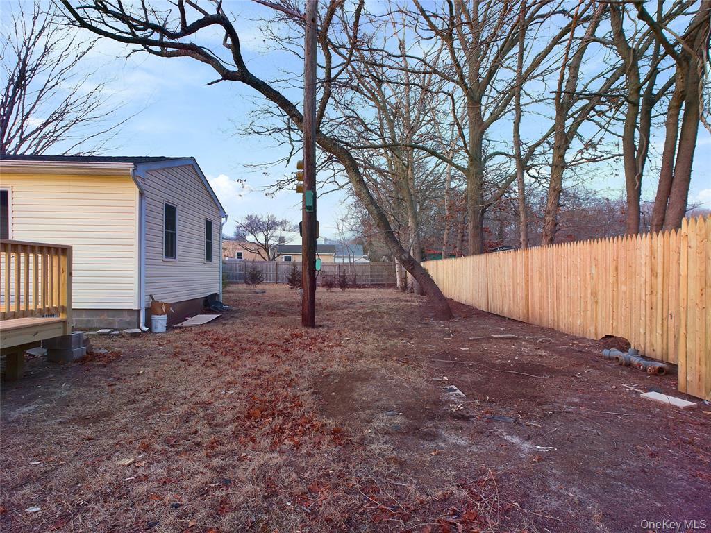 Single Family Clinton Suffolk County, NY 11772, MLS-939382-35