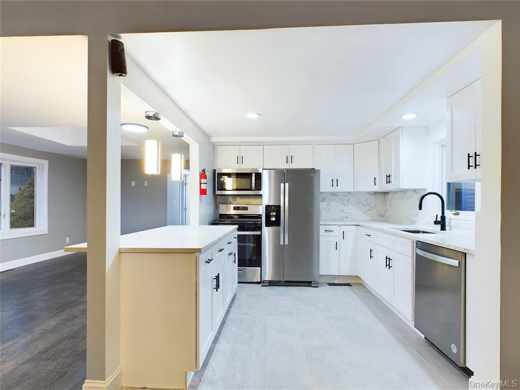 Single Family Clinton Suffolk County, NY 11772, MLS-939382-7