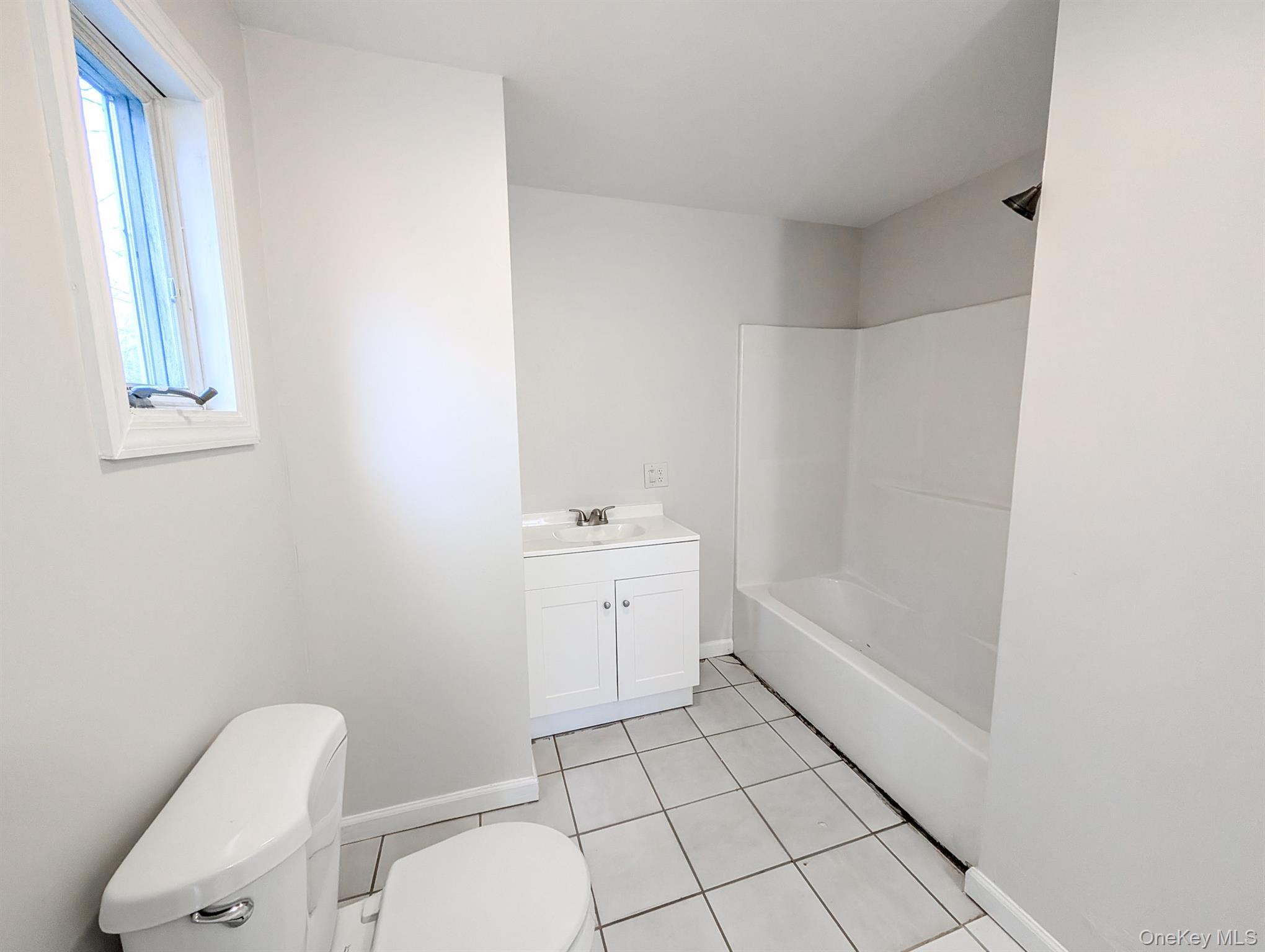 Single Family Joshuas Suffolk County, NY 11722, MLS-939399-13