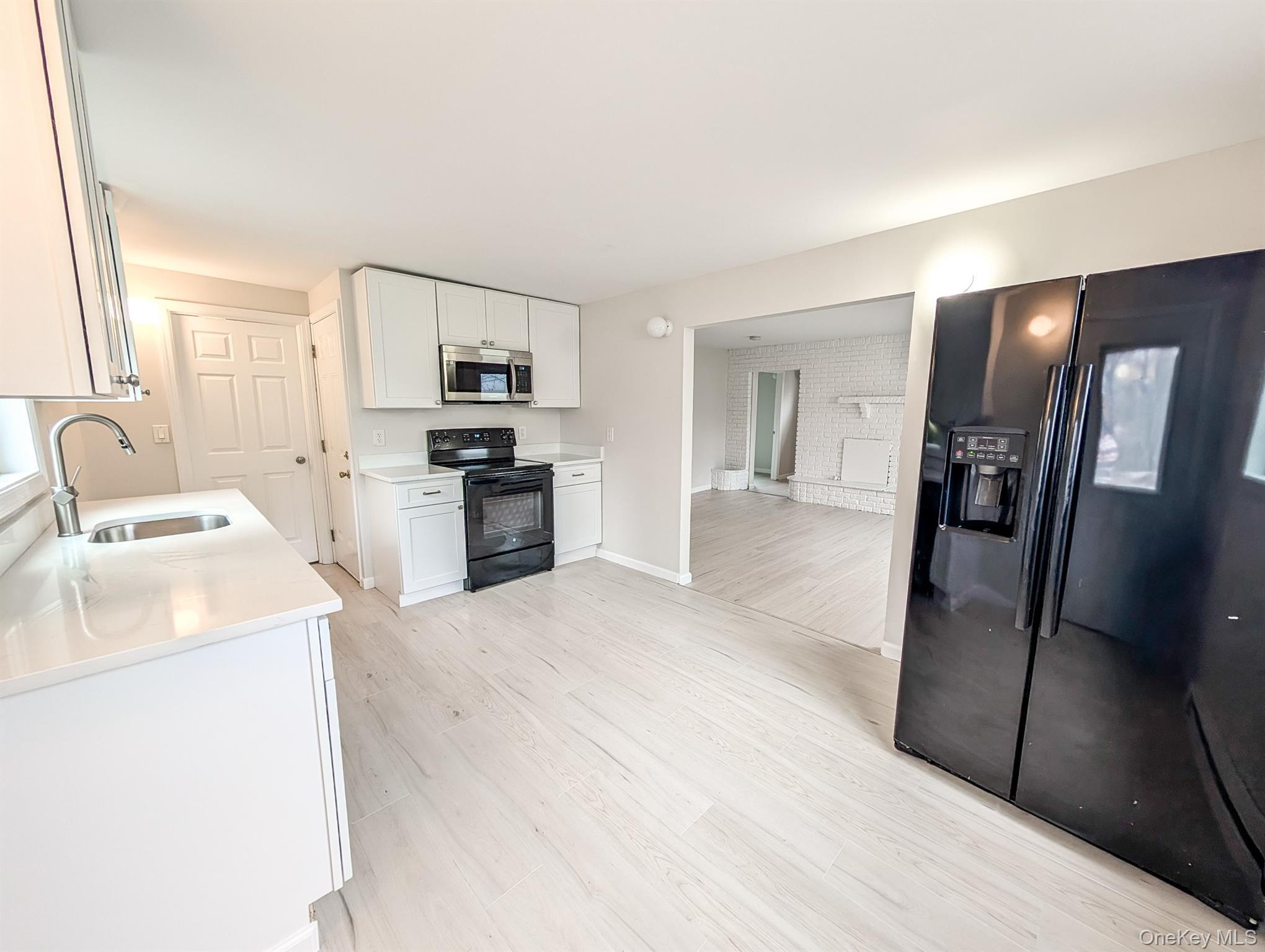 Single Family Joshuas Suffolk County, NY 11722, MLS-939399-7