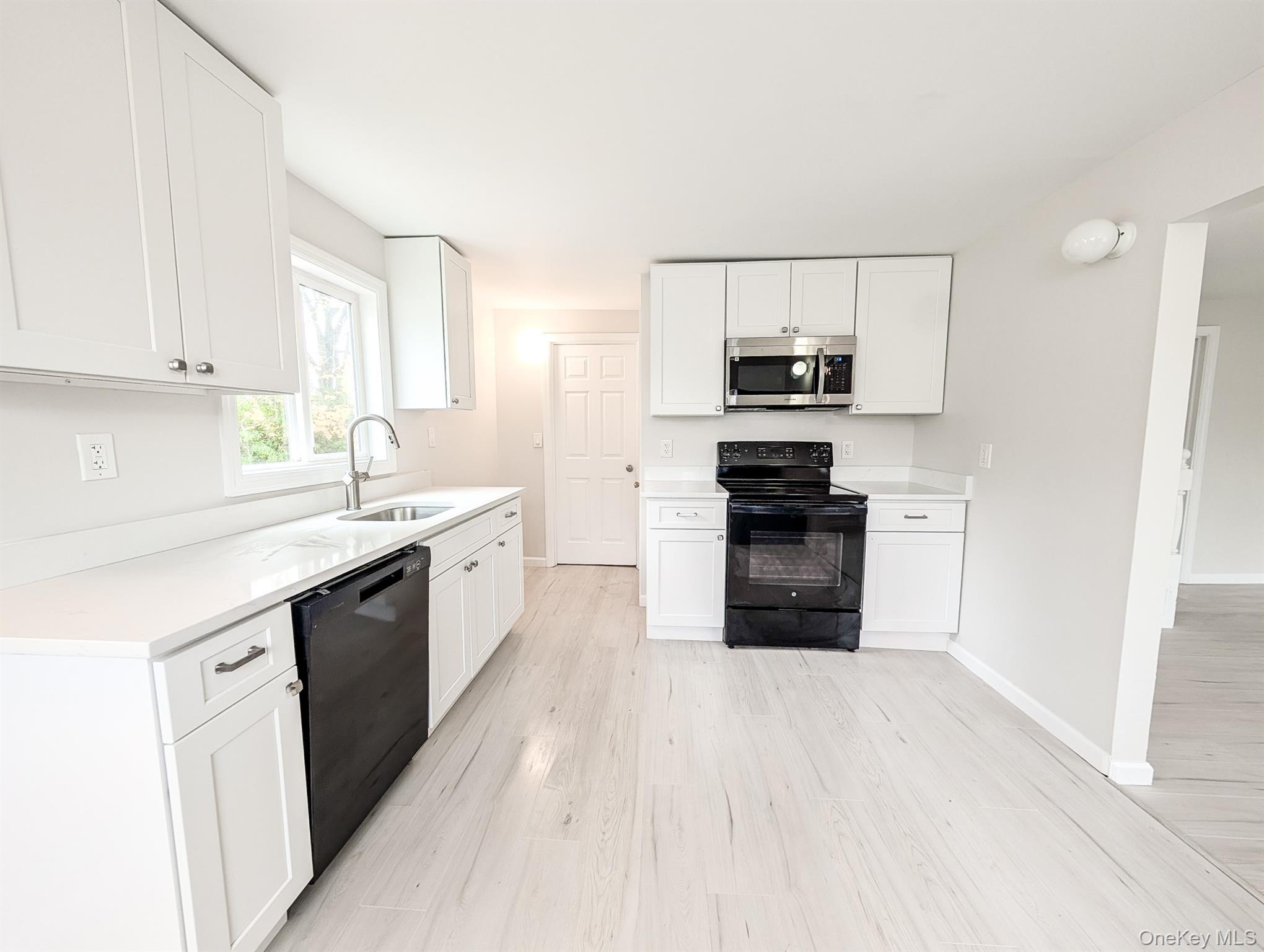 Single Family Joshuas Suffolk County, NY 11722, MLS-939399-8