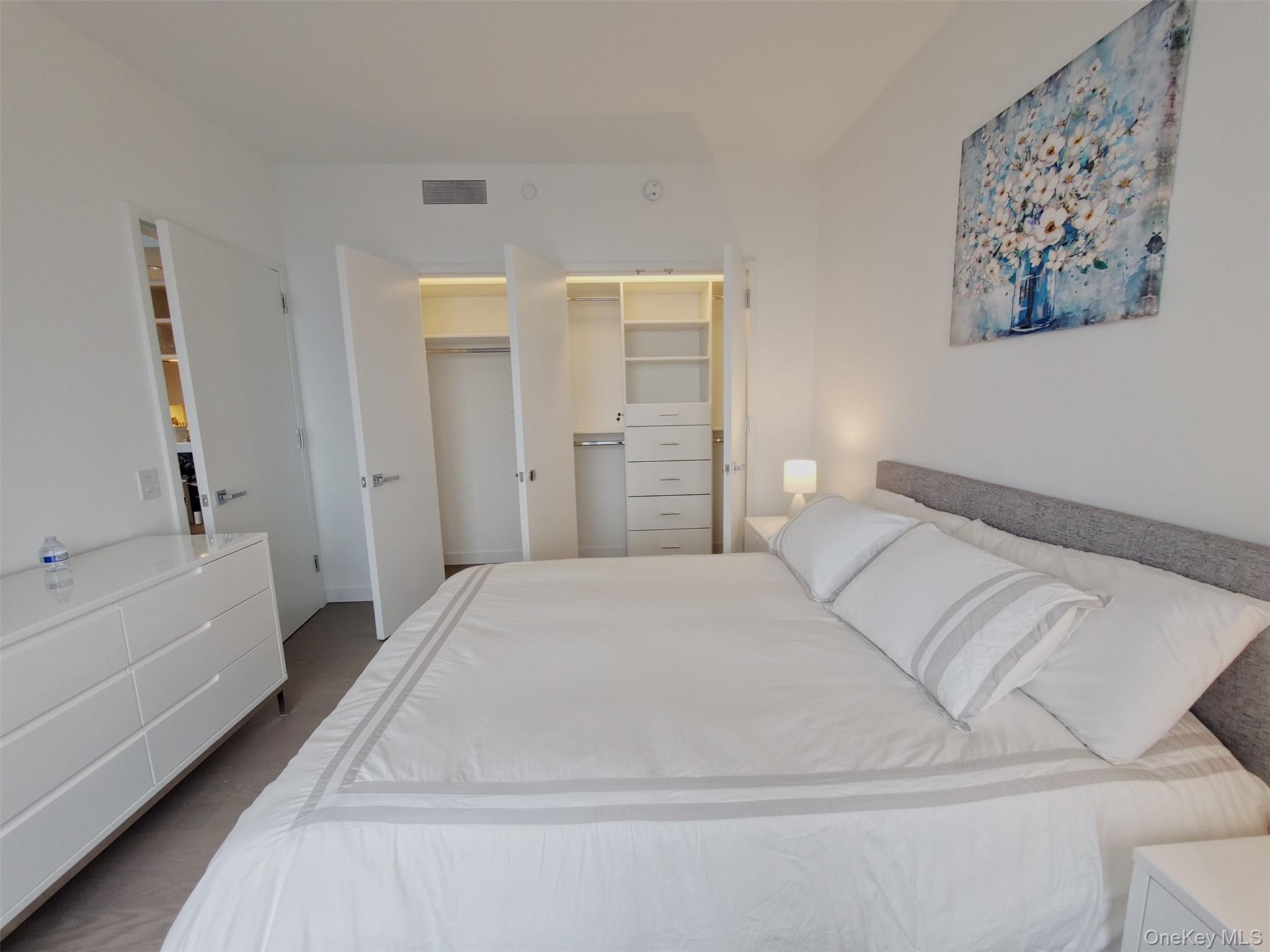 Apartment South Street  Manhattan, NY 10002, MLS-939489-3