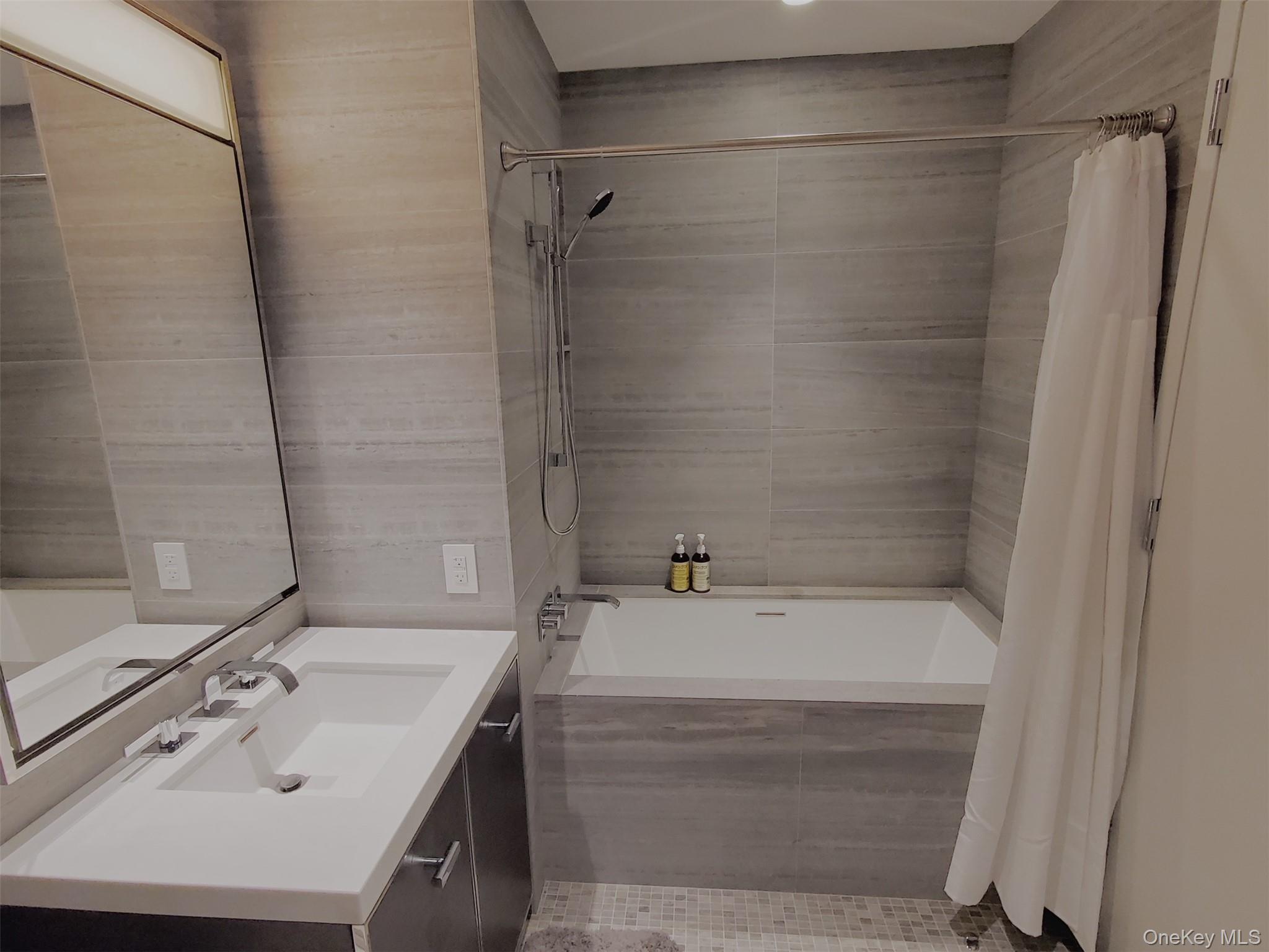 Apartment South Street  Manhattan, NY 10002, MLS-939489-7