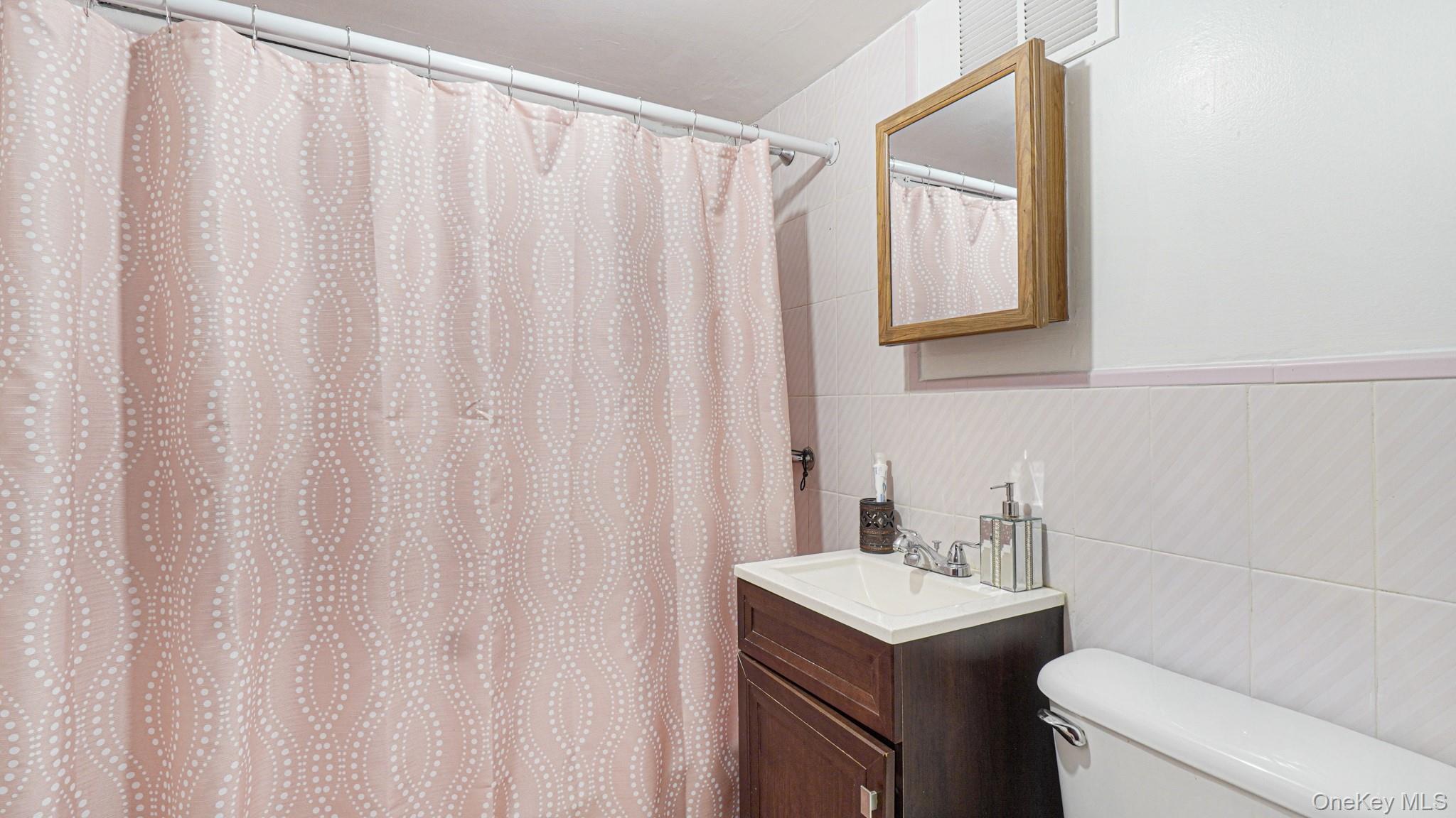 Single Family Commonwealth Bronx, NY 10472, MLS-939500-25