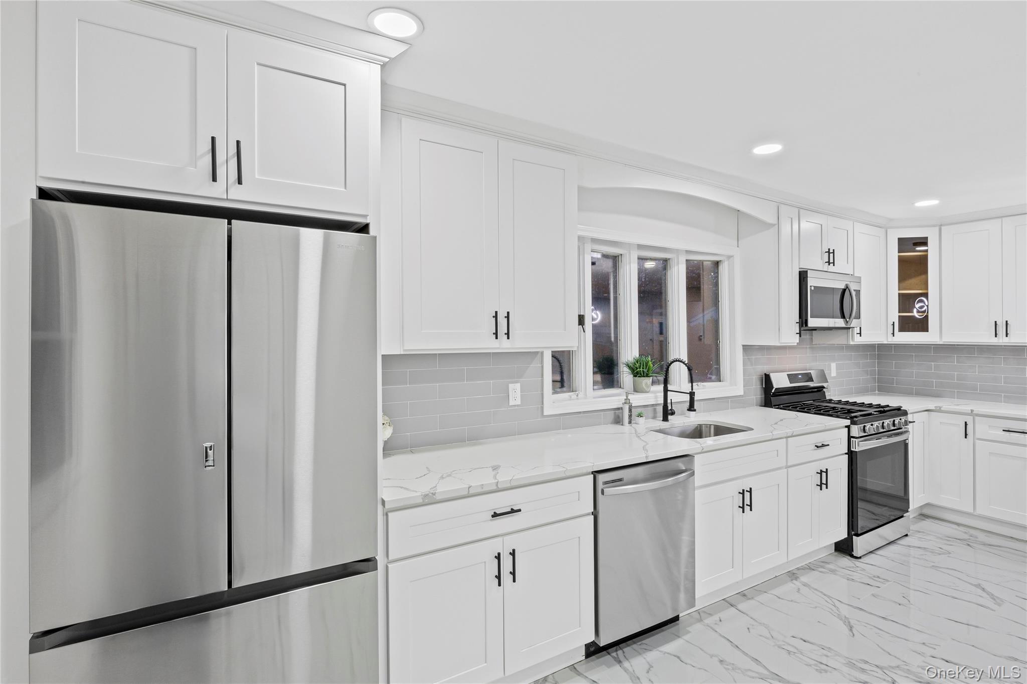 Single Family Hilltop Suffolk County, NY 11717, MLS-939512-10