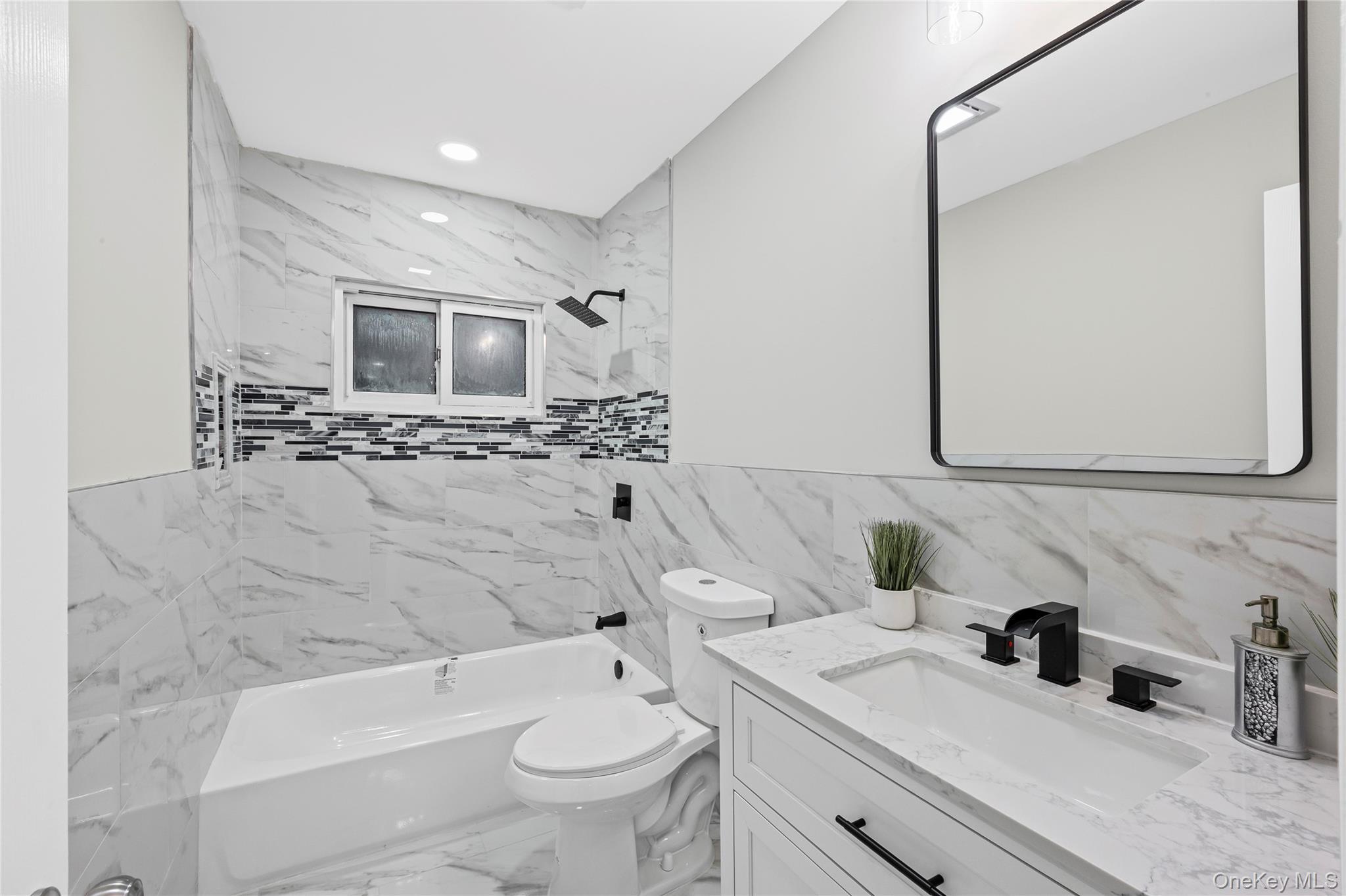 Single Family Hilltop Suffolk County, NY 11717, MLS-939512-14