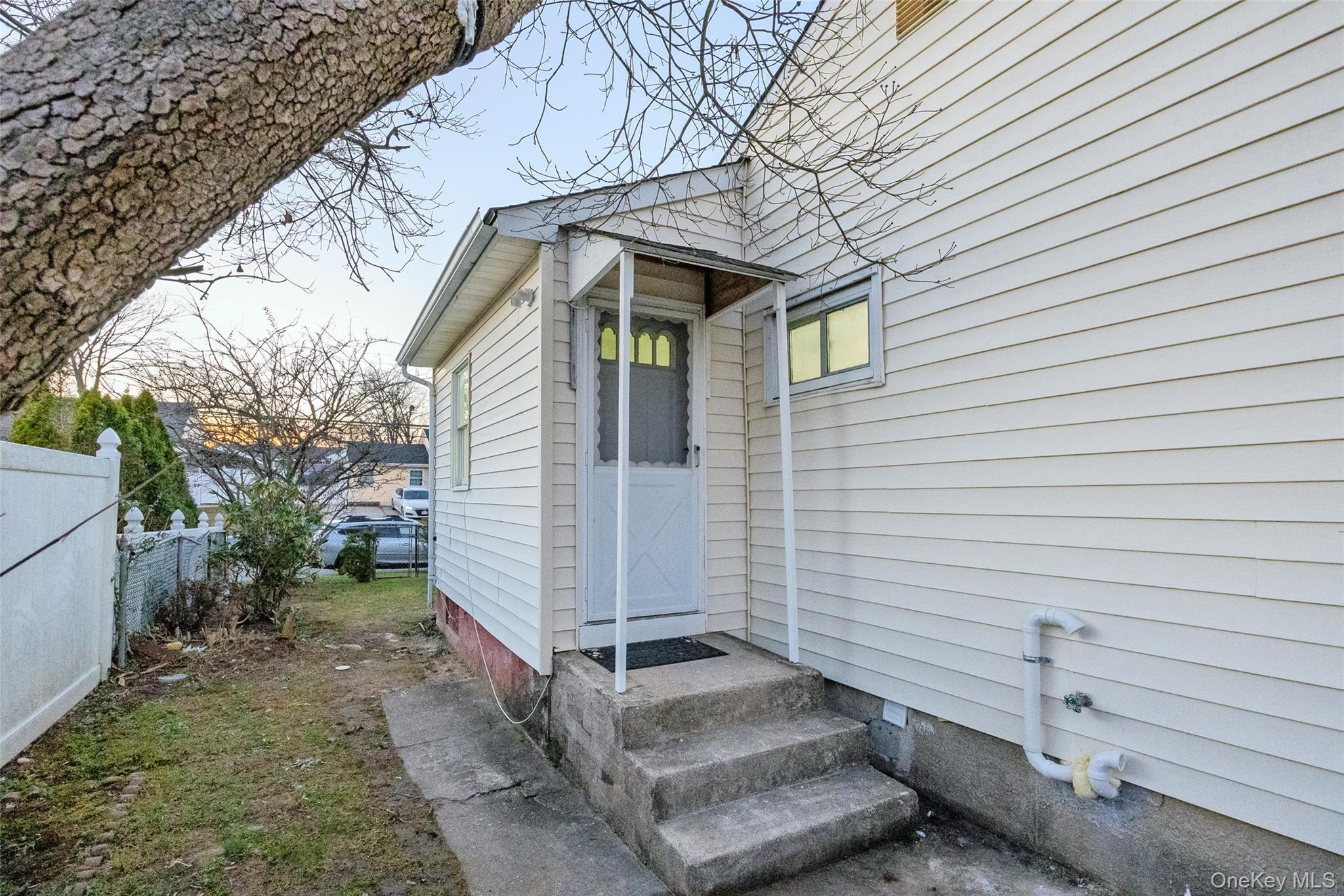 Single Family Hilltop Suffolk County, NY 11717, MLS-939512-19