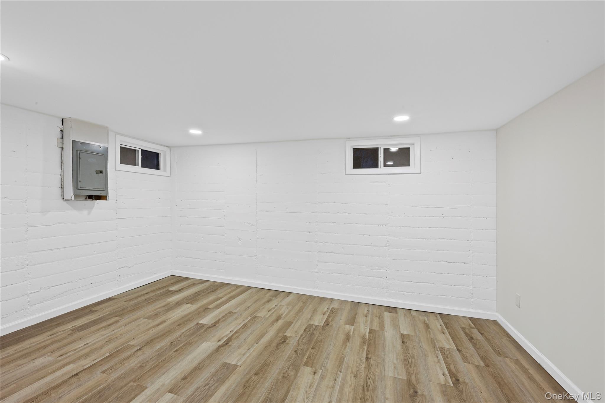 Single Family Hilltop Suffolk County, NY 11717, MLS-939512-20