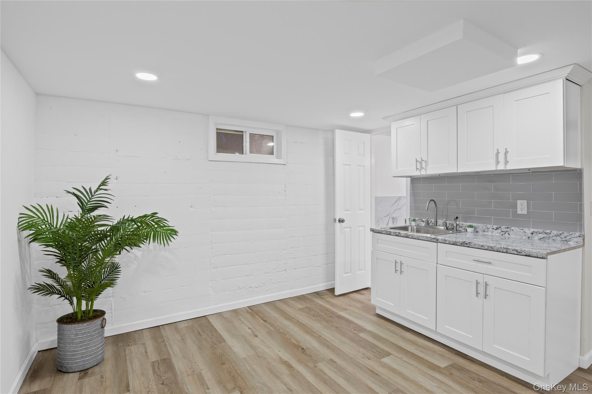 Single Family Hilltop Suffolk County, NY 11717, MLS-939512-24