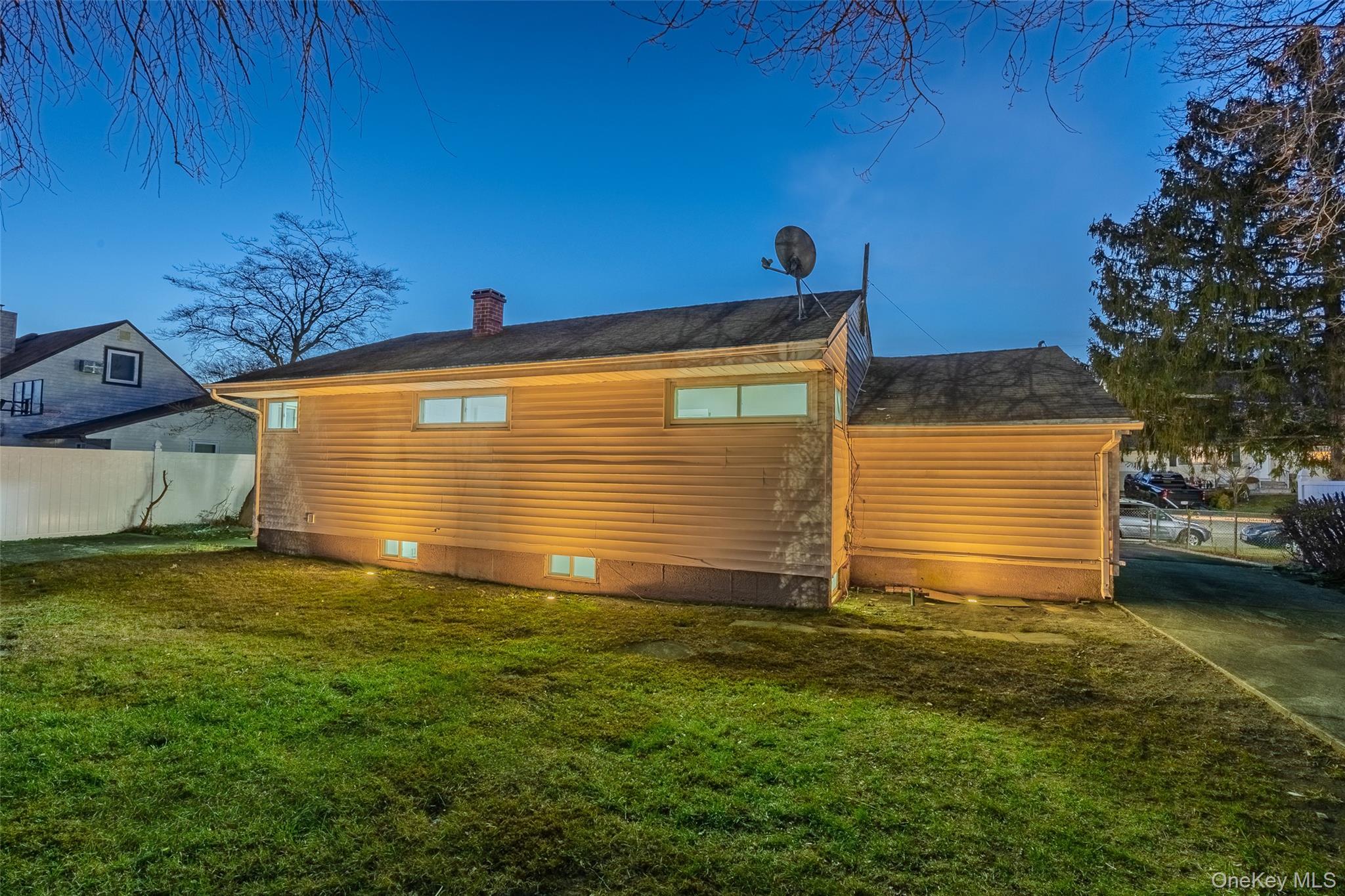 Single Family Hilltop Suffolk County, NY 11717, MLS-939512-26