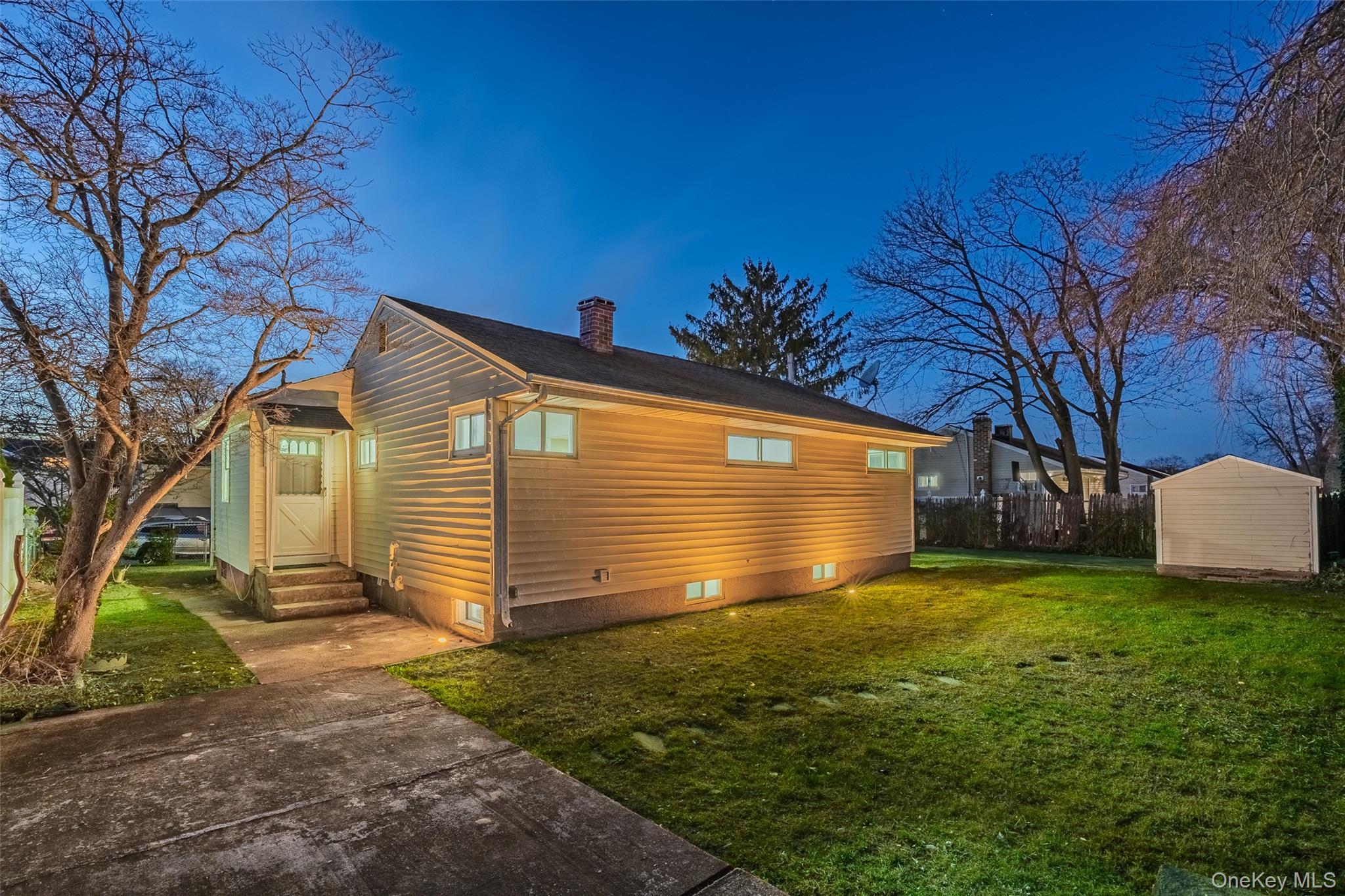 Single Family Hilltop Suffolk County, NY 11717, MLS-939512-27