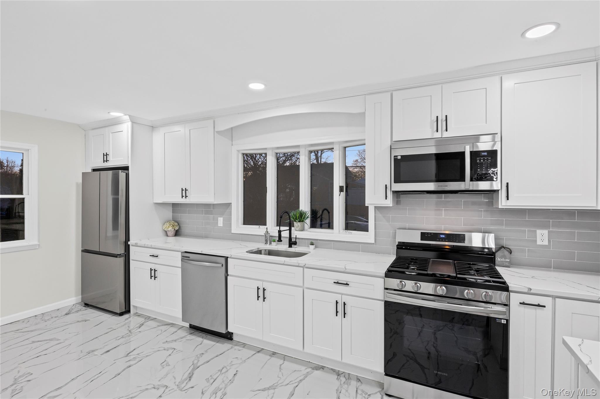 Single Family Hilltop Suffolk County, NY 11717, MLS-939512-9