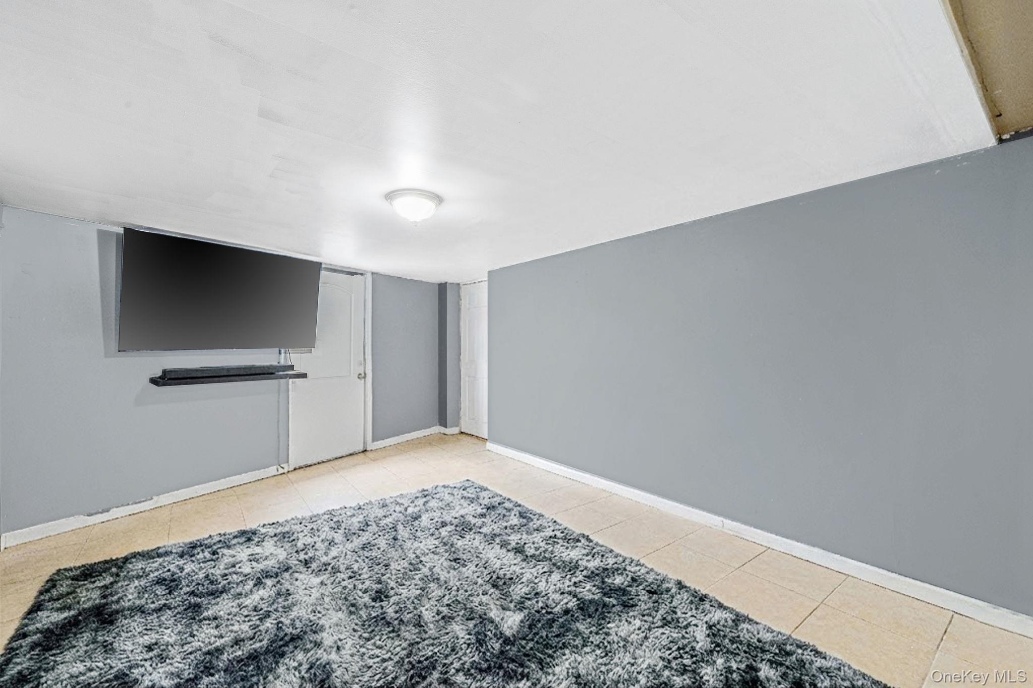 Single Family Satinwood Suffolk County, NY 11722, MLS-939601-16