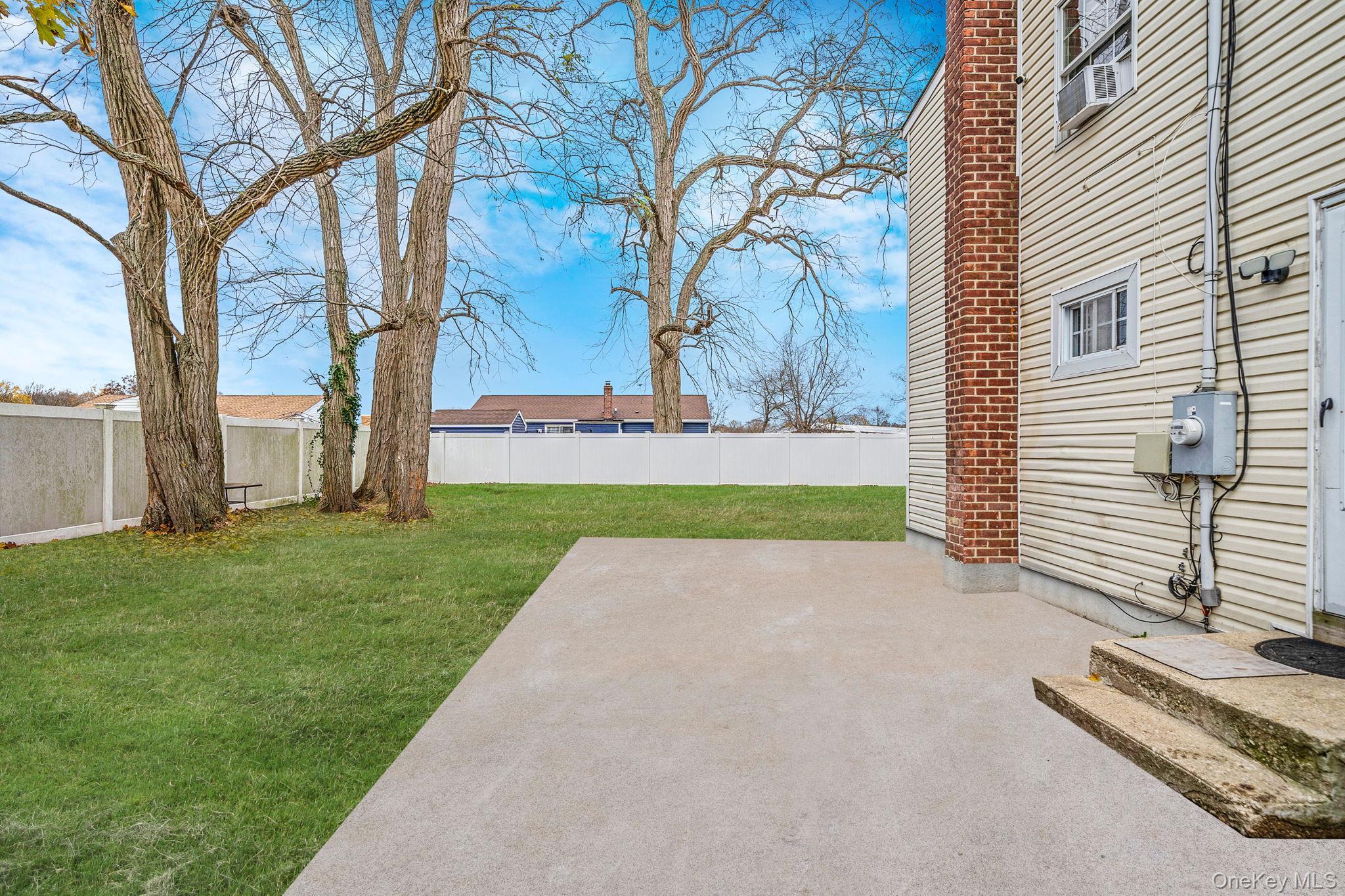 Single Family Satinwood Suffolk County, NY 11722, MLS-939601-21