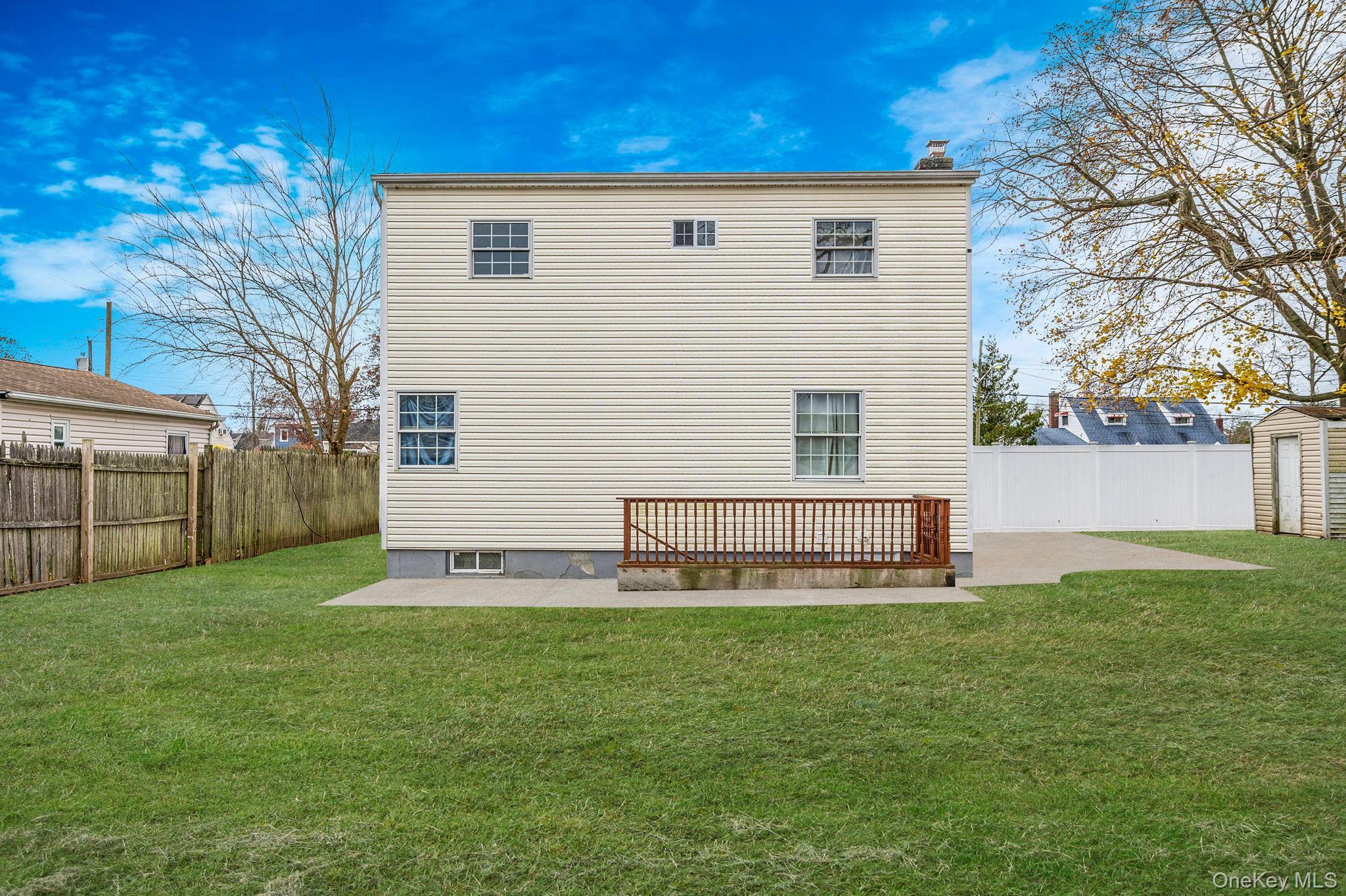 Single Family Satinwood Suffolk County, NY 11722, MLS-939601-25