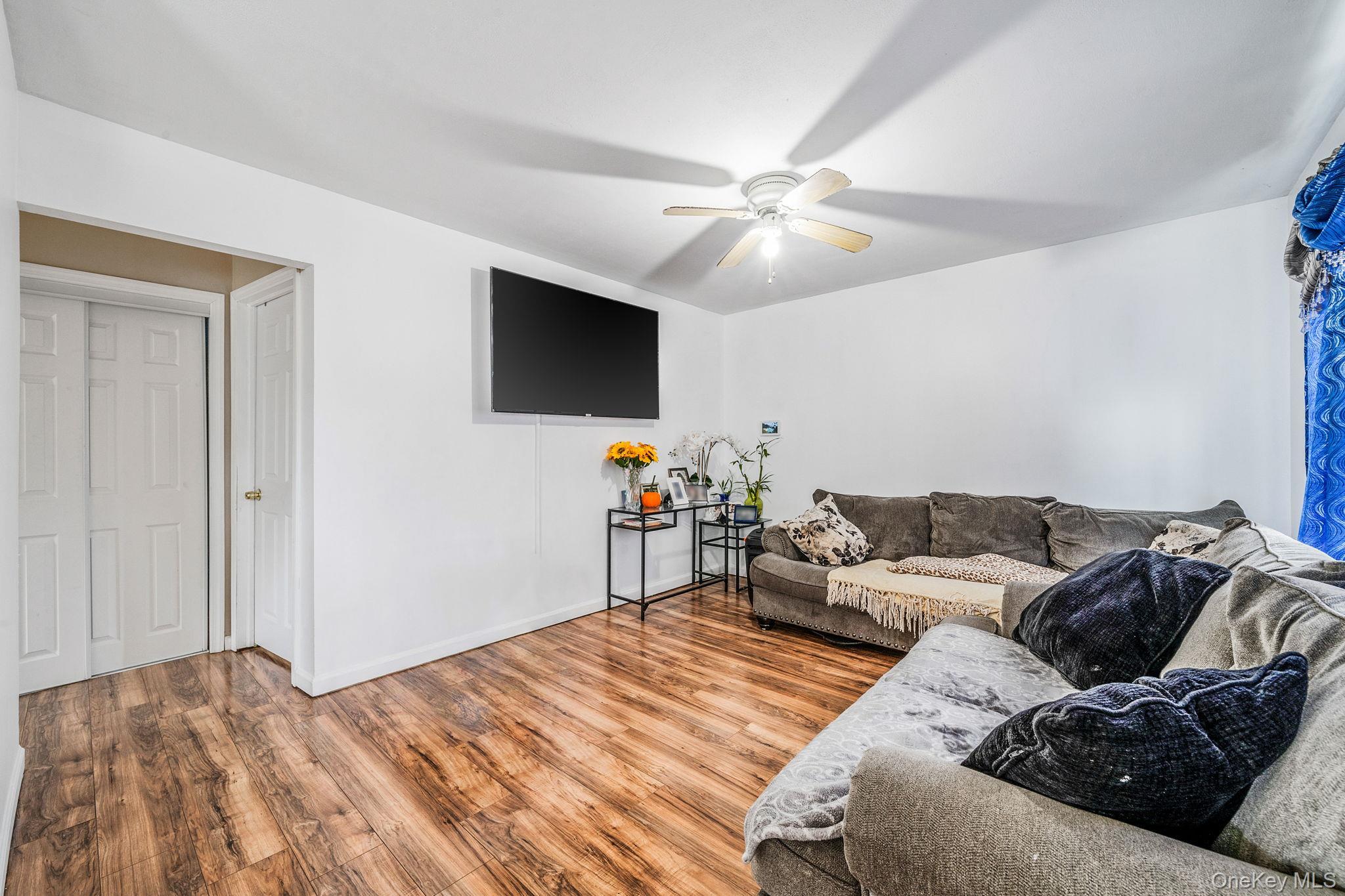 Single Family Satinwood Suffolk County, NY 11722, MLS-939601-4