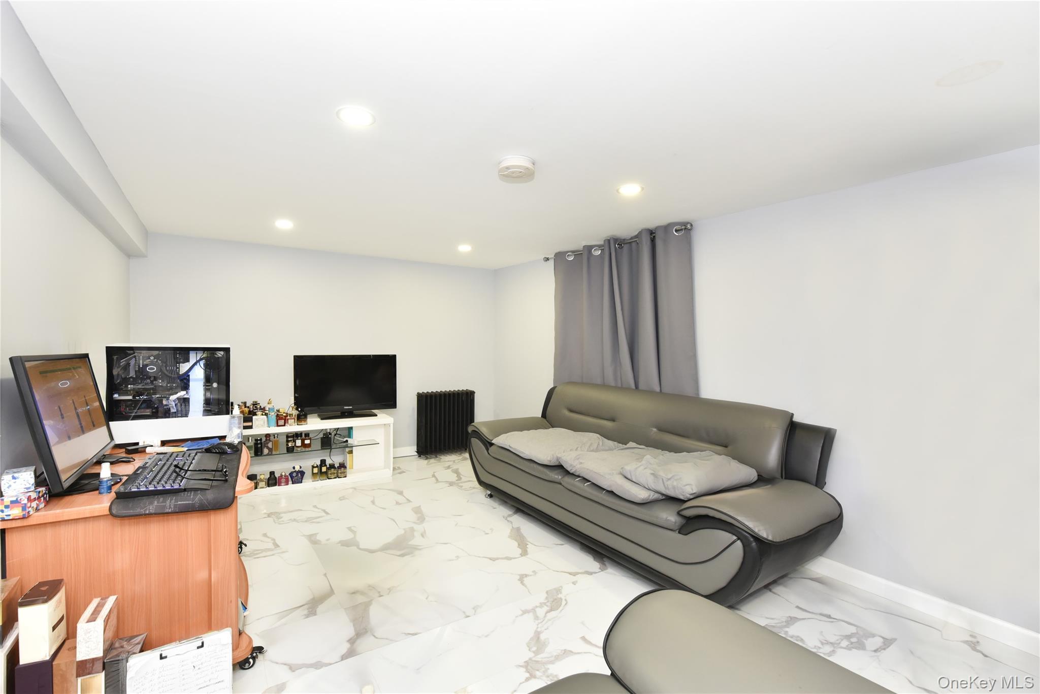 Single Family Stewart Nassau County, NY 11550, MLS-939619-24