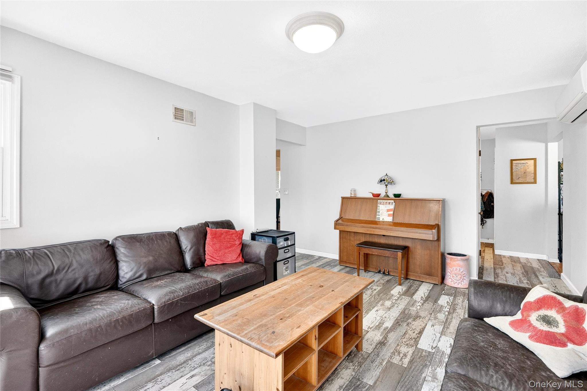 Single Family O'sullivan Orange County, NY 10950, MLS-939691-16