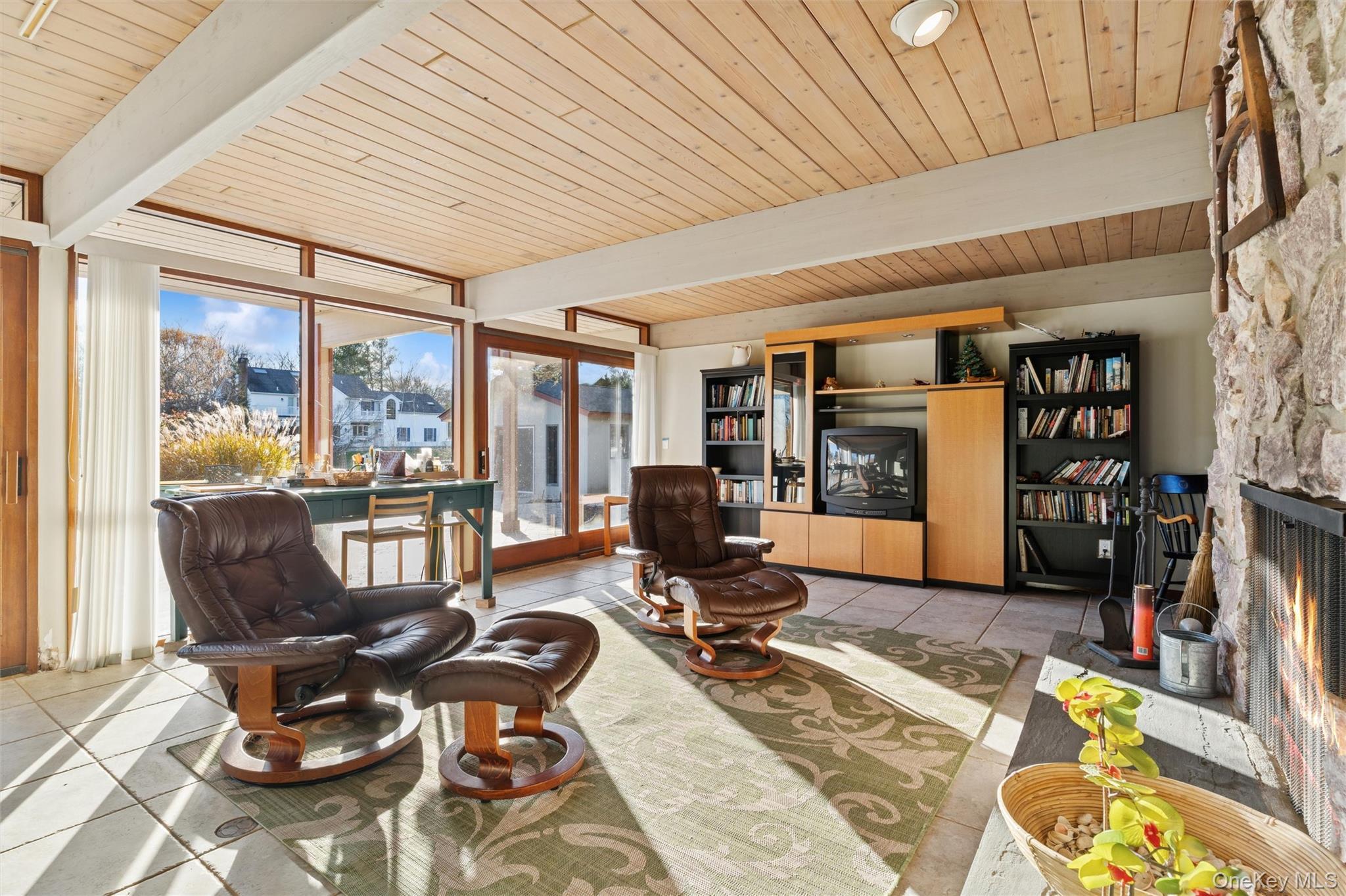 Single Family Tarpon Suffolk County, NY 11971, MLS-939699-28