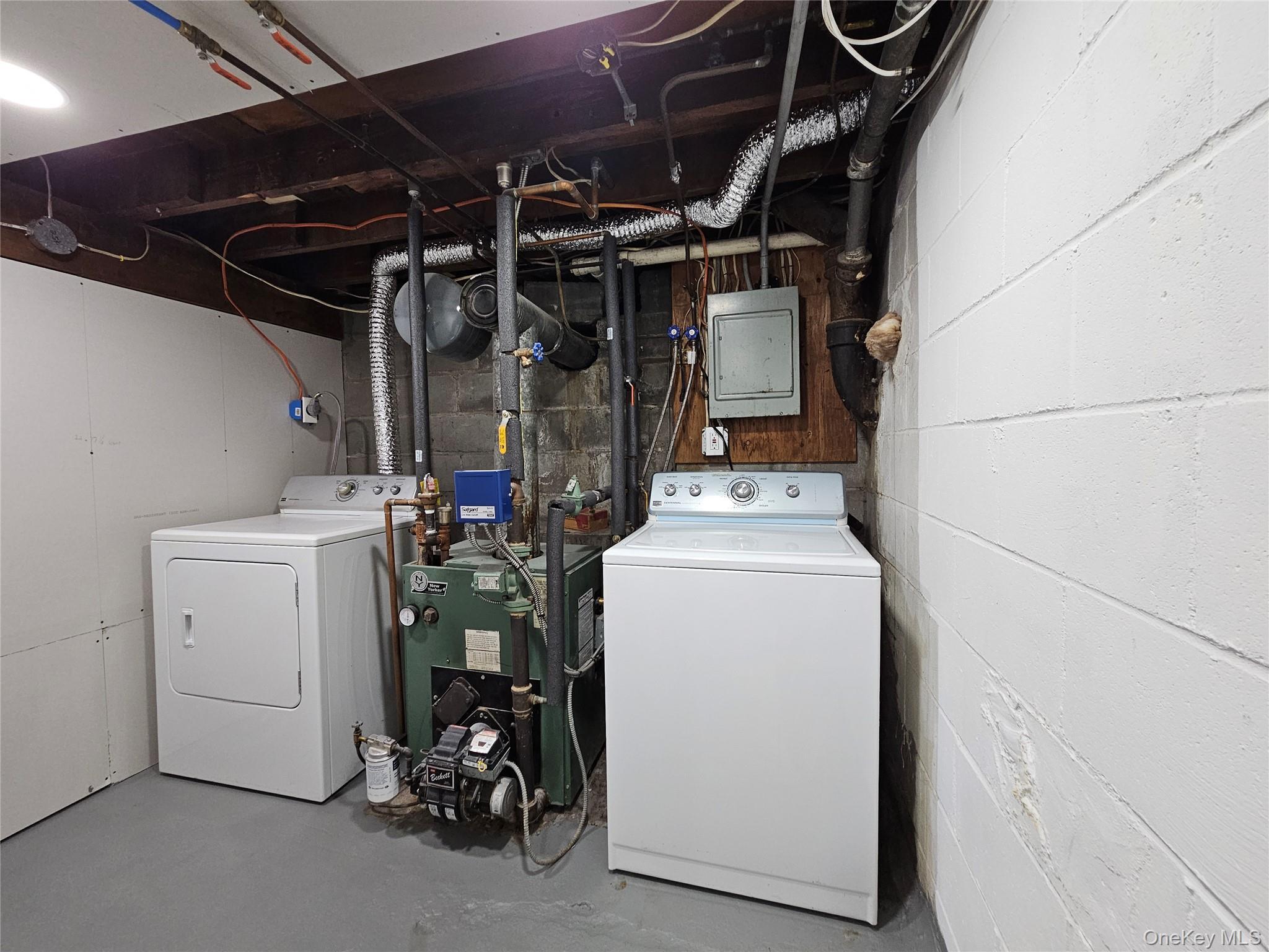 Single Family Denton Suffolk County, NY 11772, MLS-939714-15