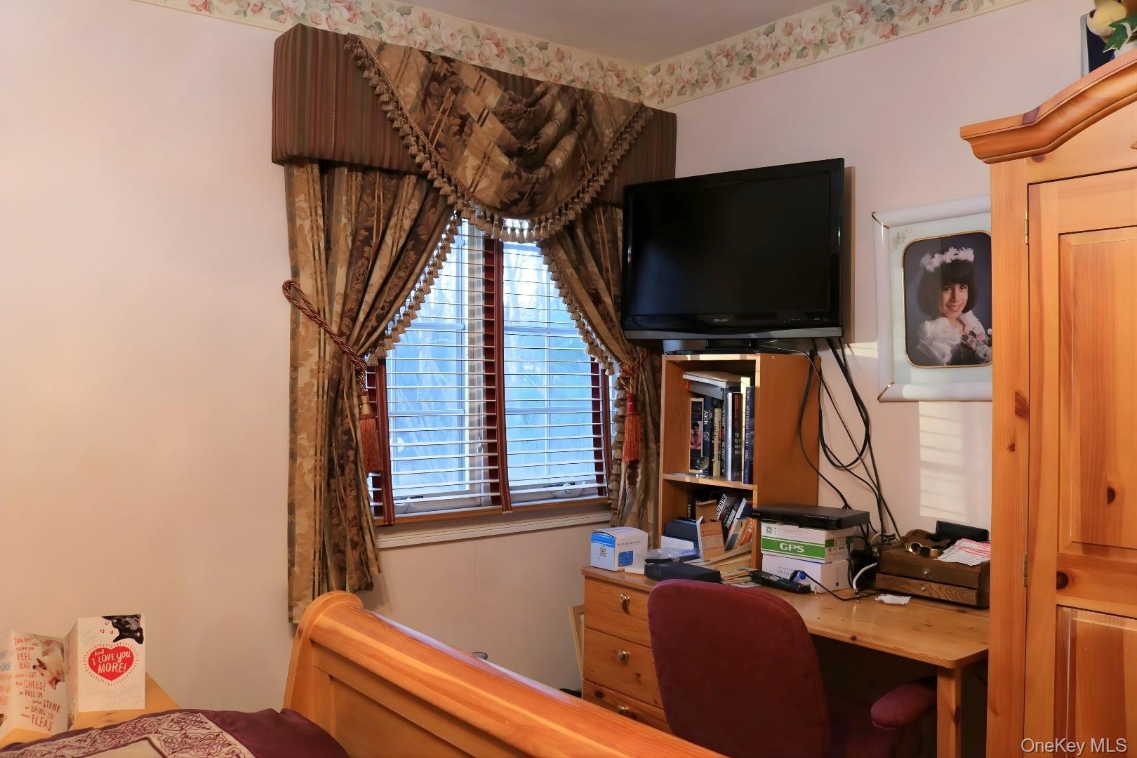 Single Family Hastings  Suffolk County, NY 11961, MLS-939715-22