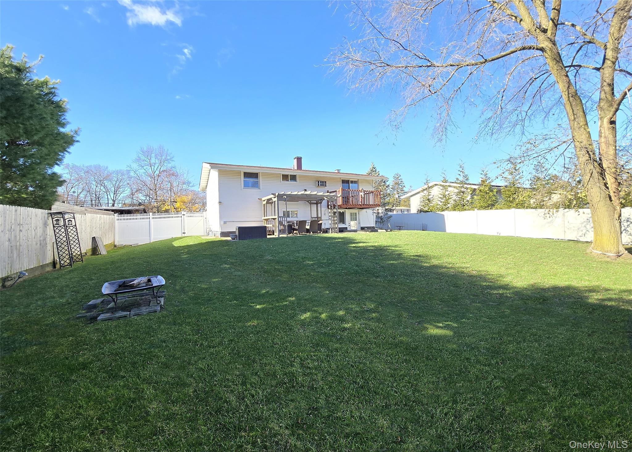 Single Family Magnolia  Suffolk County, NY 11784, MLS-939719-25