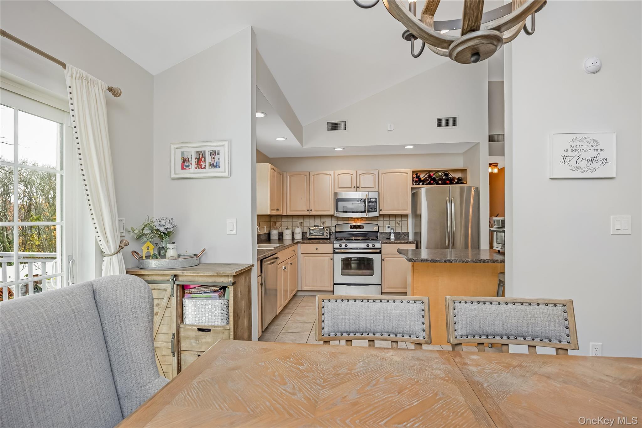 Single Family Boston Suffolk County, NY 11706, MLS-939748-13