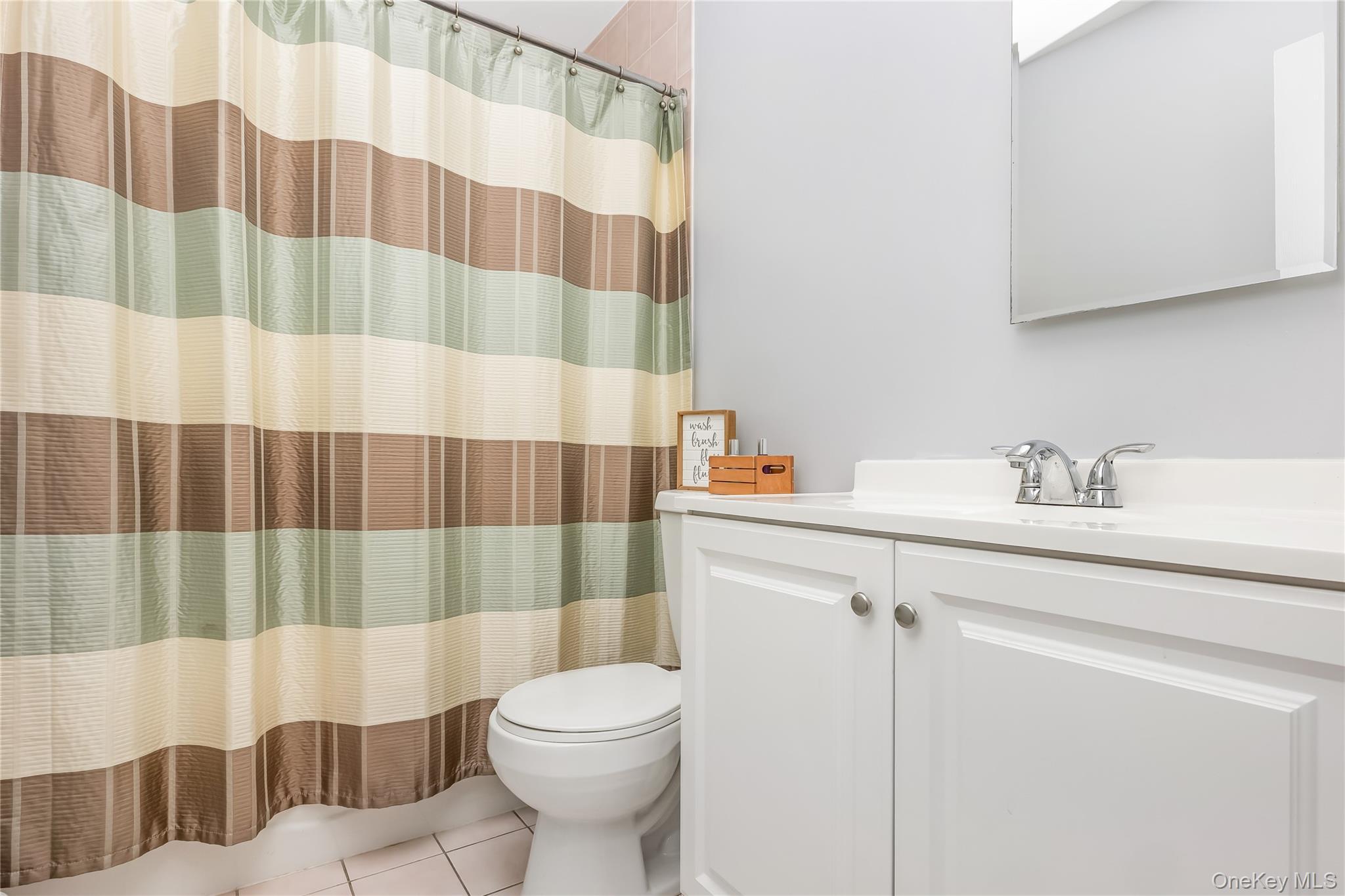 Single Family Boston Suffolk County, NY 11706, MLS-939748-24