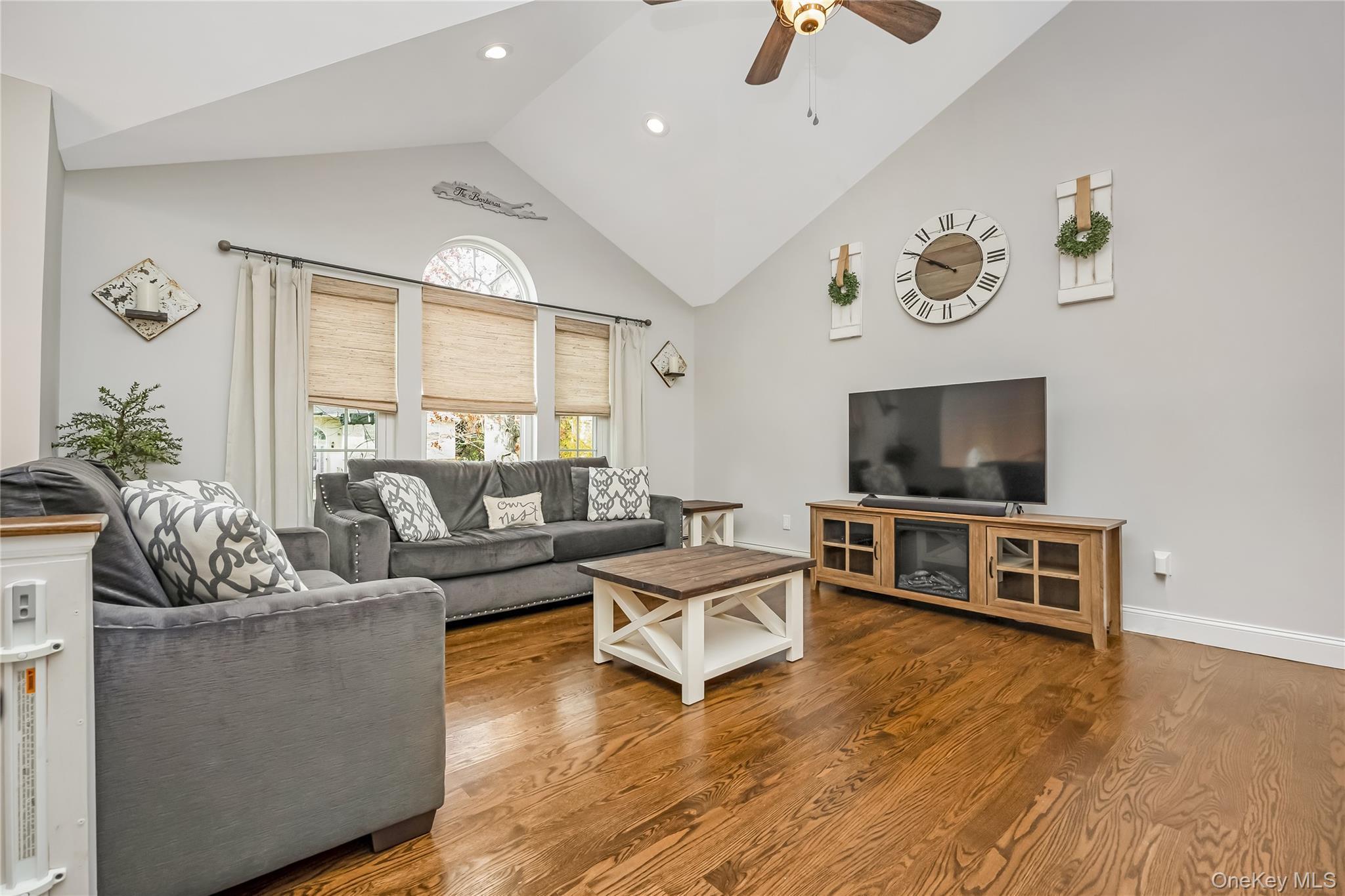 Single Family Boston Suffolk County, NY 11706, MLS-939748-8