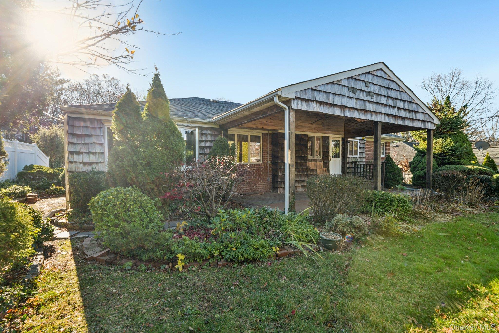 Single Family Silver Suffolk County, NY 11746, MLS-939767-22