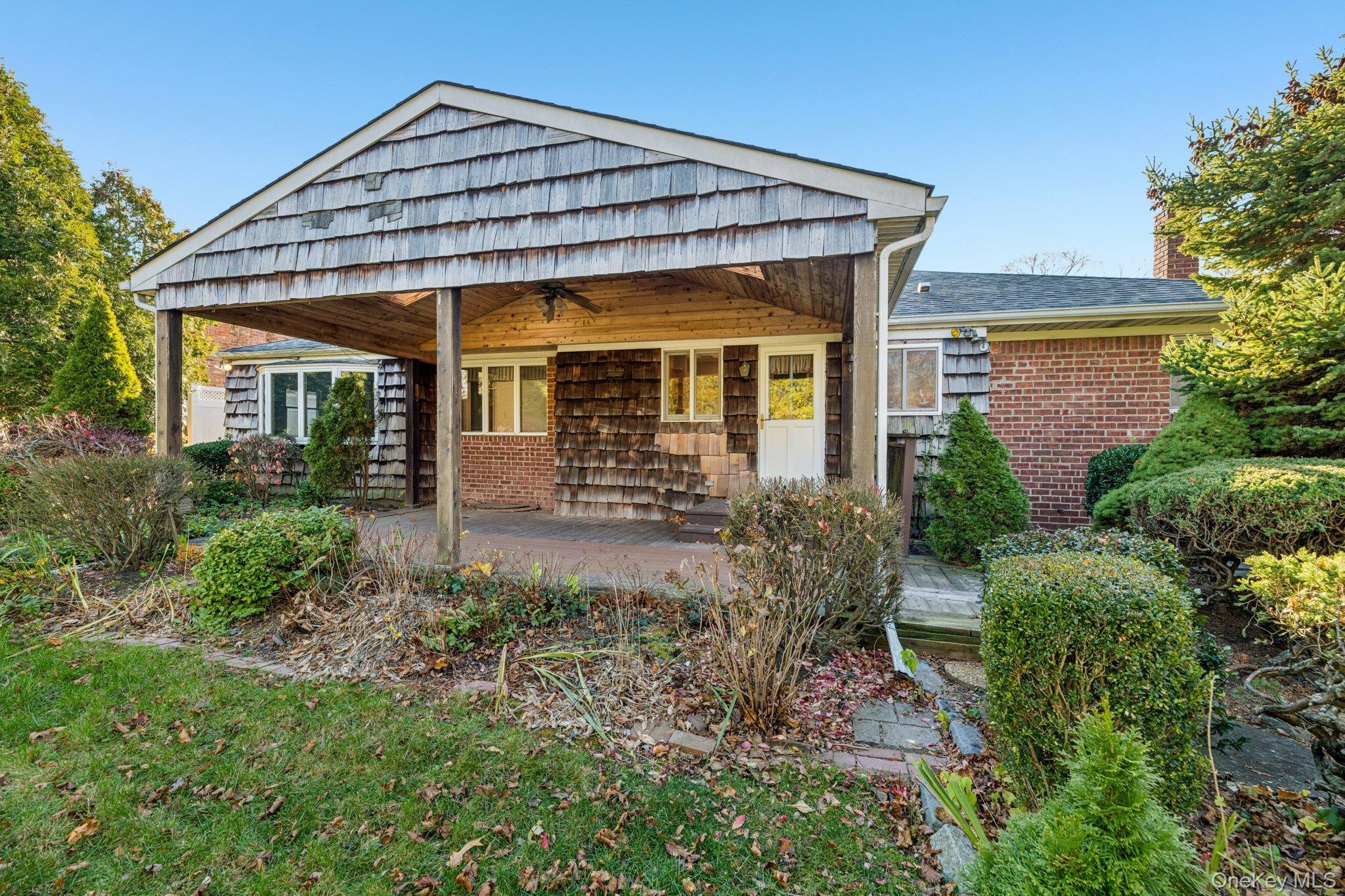 Single Family Silver Suffolk County, NY 11746, MLS-939767-23