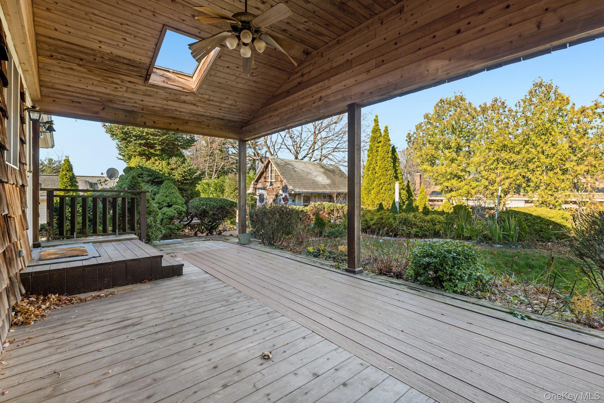 Single Family Silver Suffolk County, NY 11746, MLS-939767-24