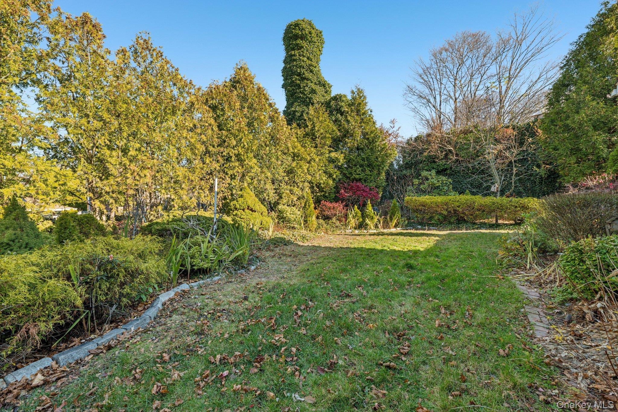 Single Family Silver Suffolk County, NY 11746, MLS-939767-25