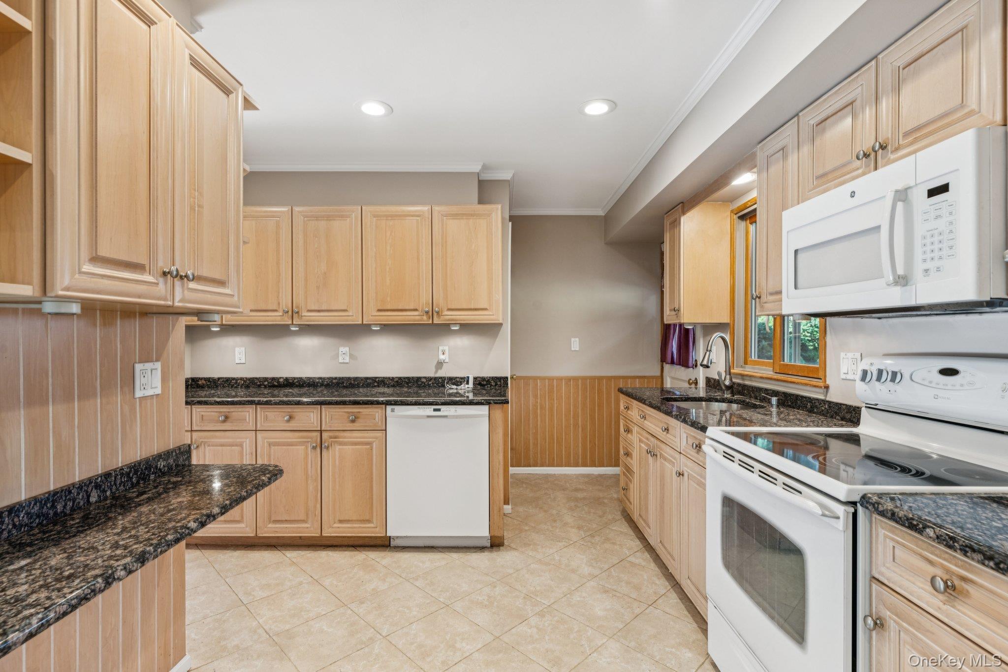 Single Family Silver Suffolk County, NY 11746, MLS-939767-6