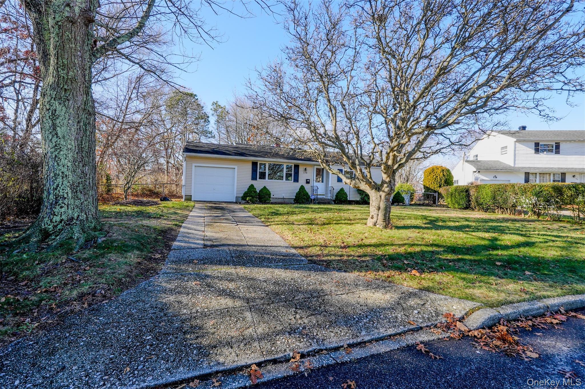 Single Family Sugarwood Suffolk County, NY 11722, MLS-939776-4