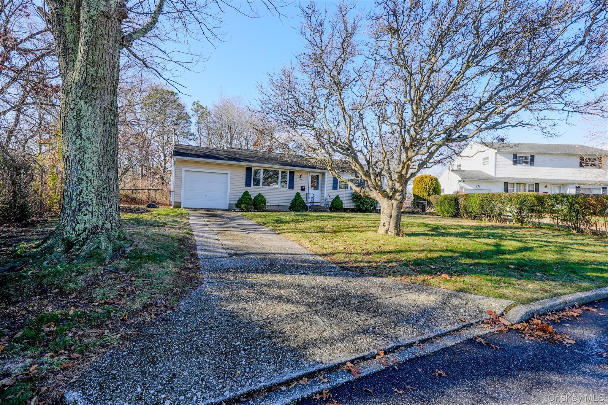 Single Family Sugarwood Suffolk County, NY 11722, MLS-939776-5