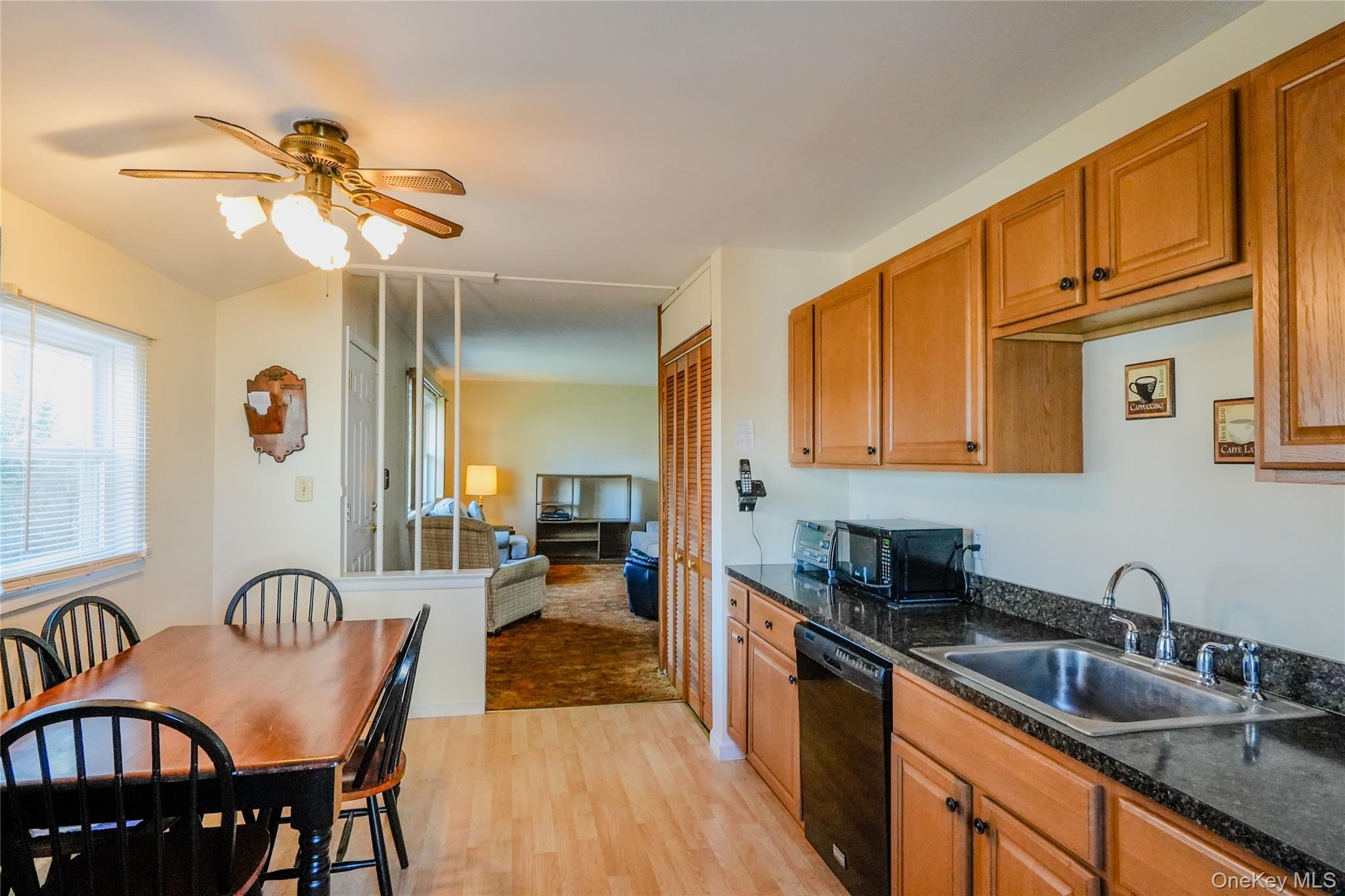 Single Family Sugarwood Suffolk County, NY 11722, MLS-939776-7