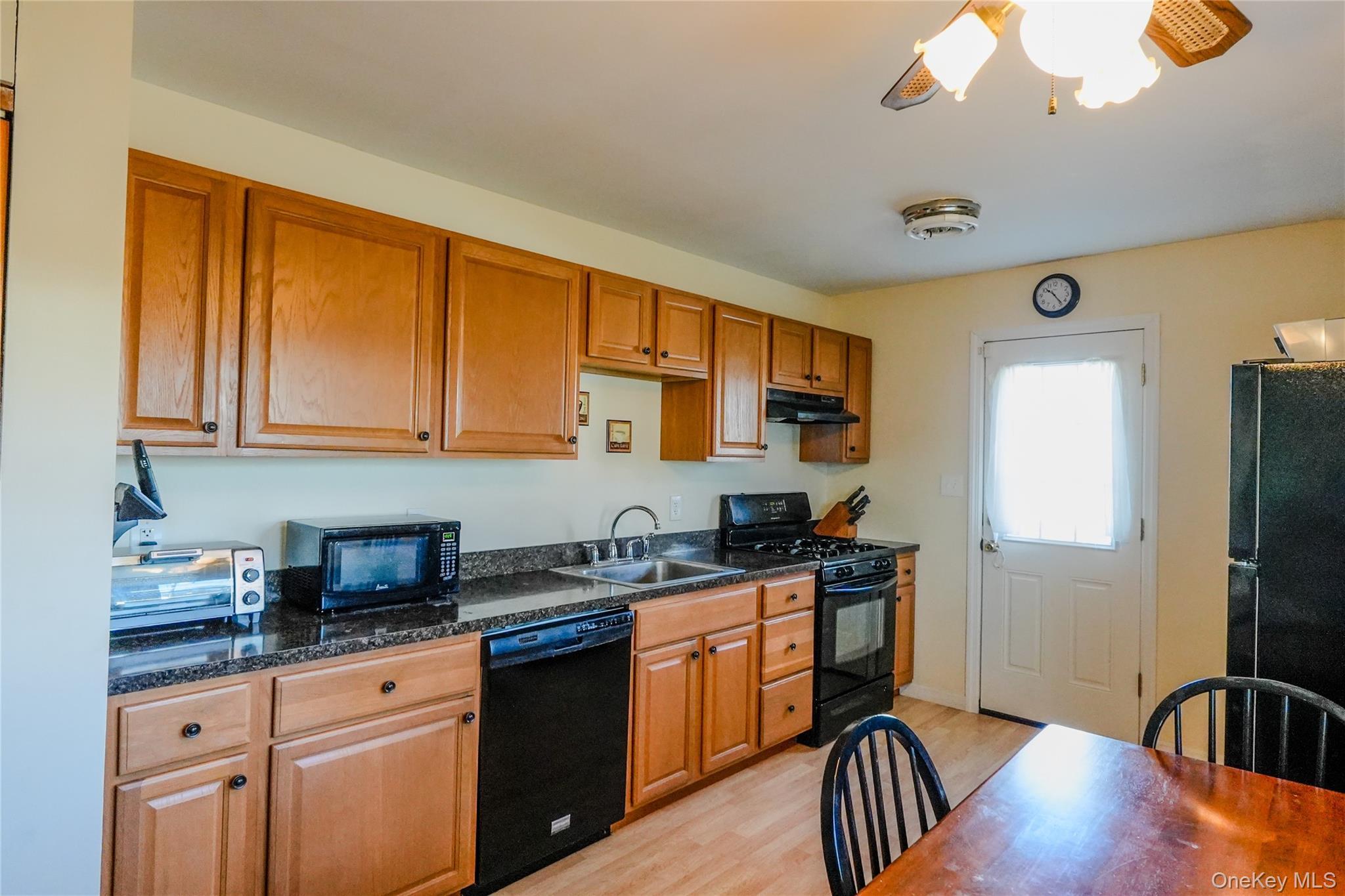 Single Family Sugarwood Suffolk County, NY 11722, MLS-939776-8