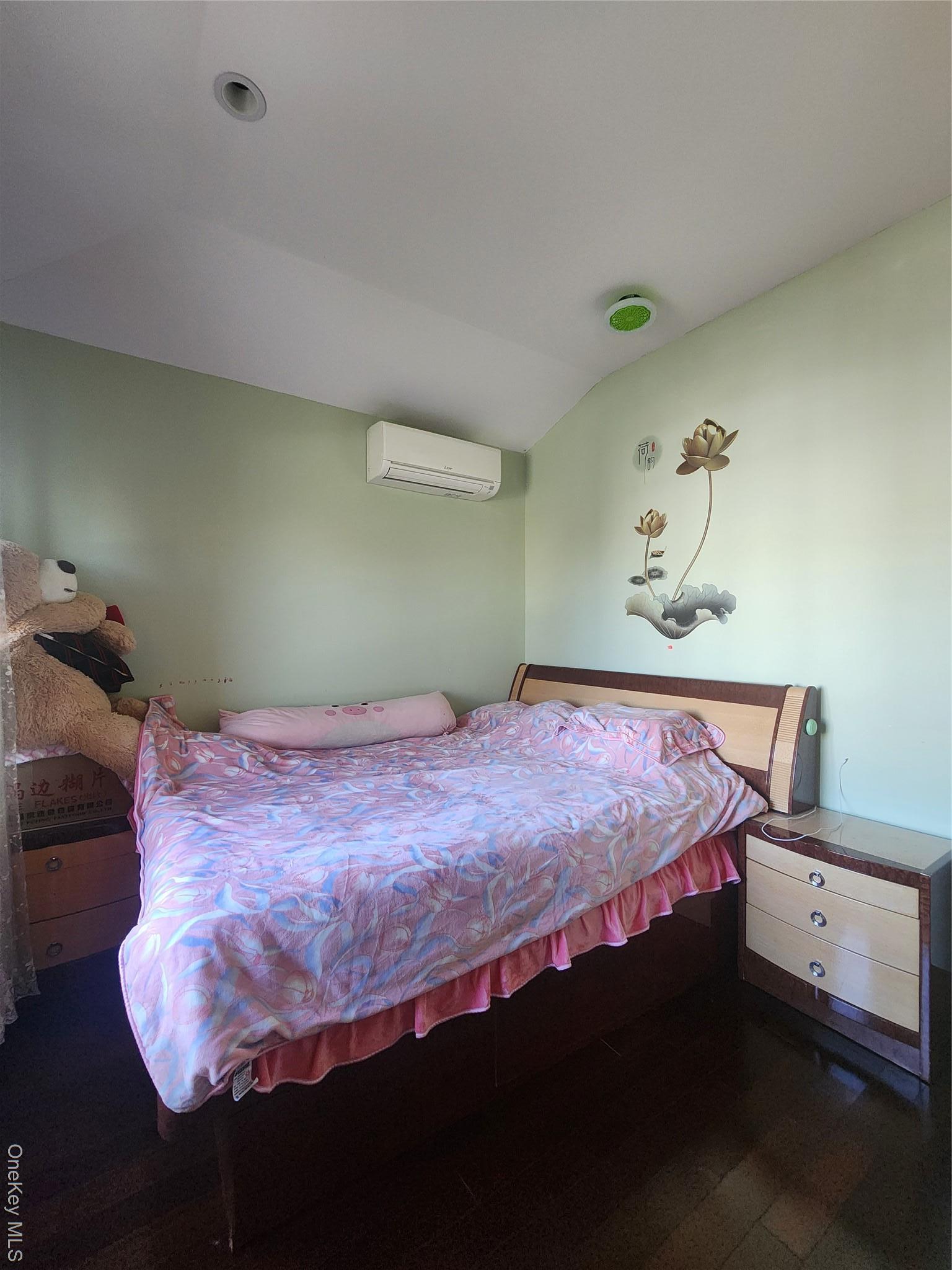 Single Family 14th  Queens, NY 11357, MLS-939787-10