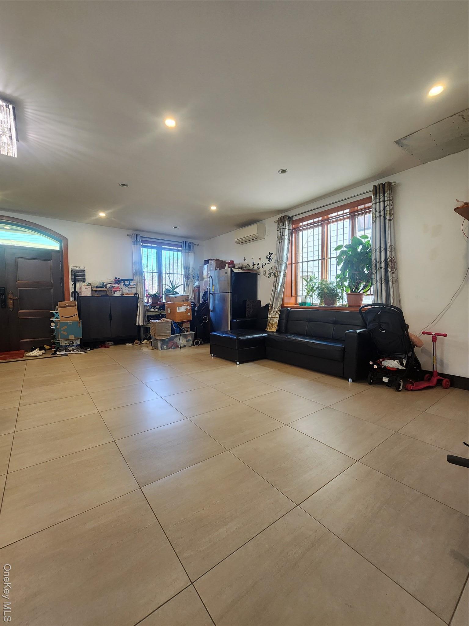 Single Family 14th  Queens, NY 11357, MLS-939787-2