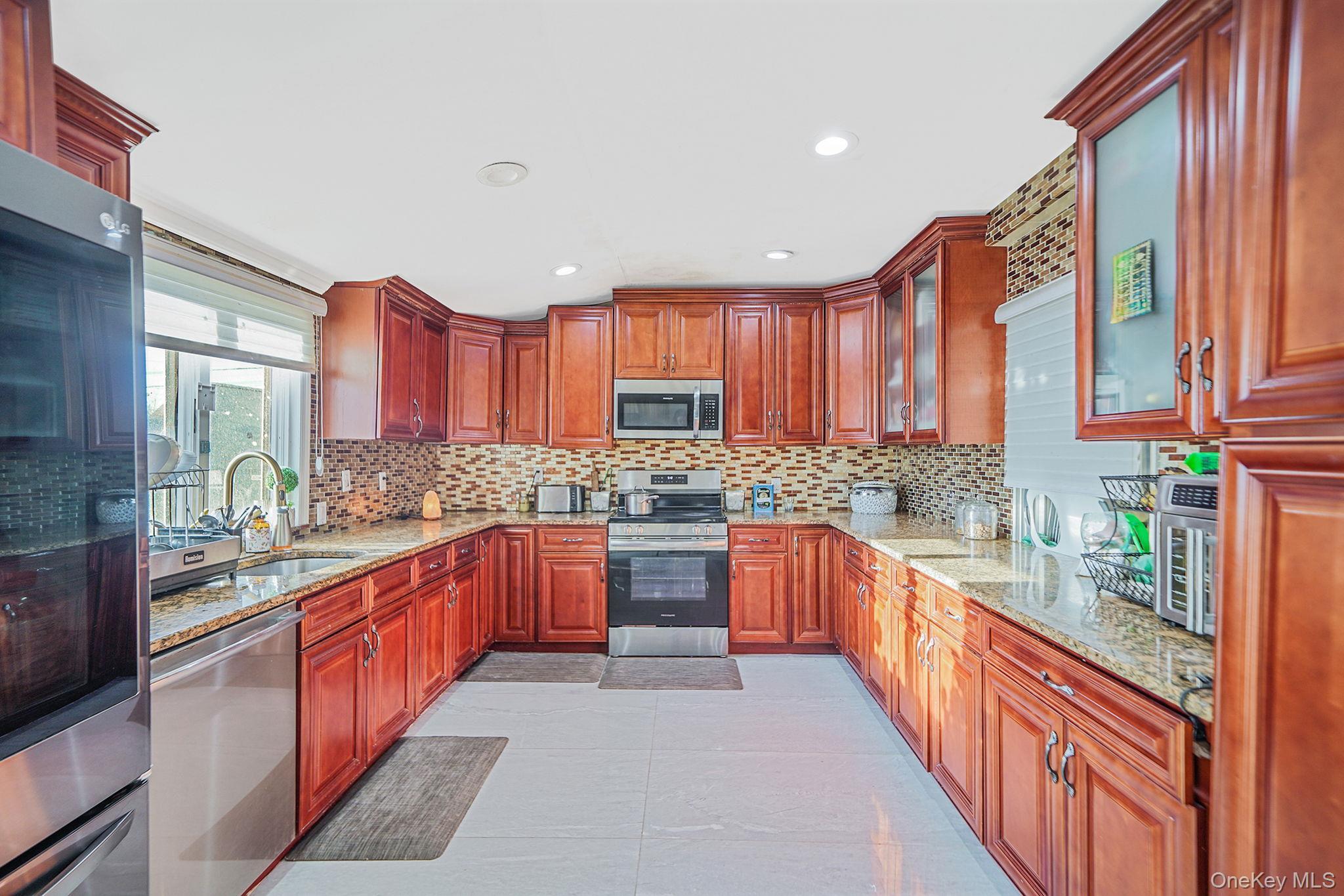 Single Family Washington Nassau County, NY 11590, MLS-939814-12