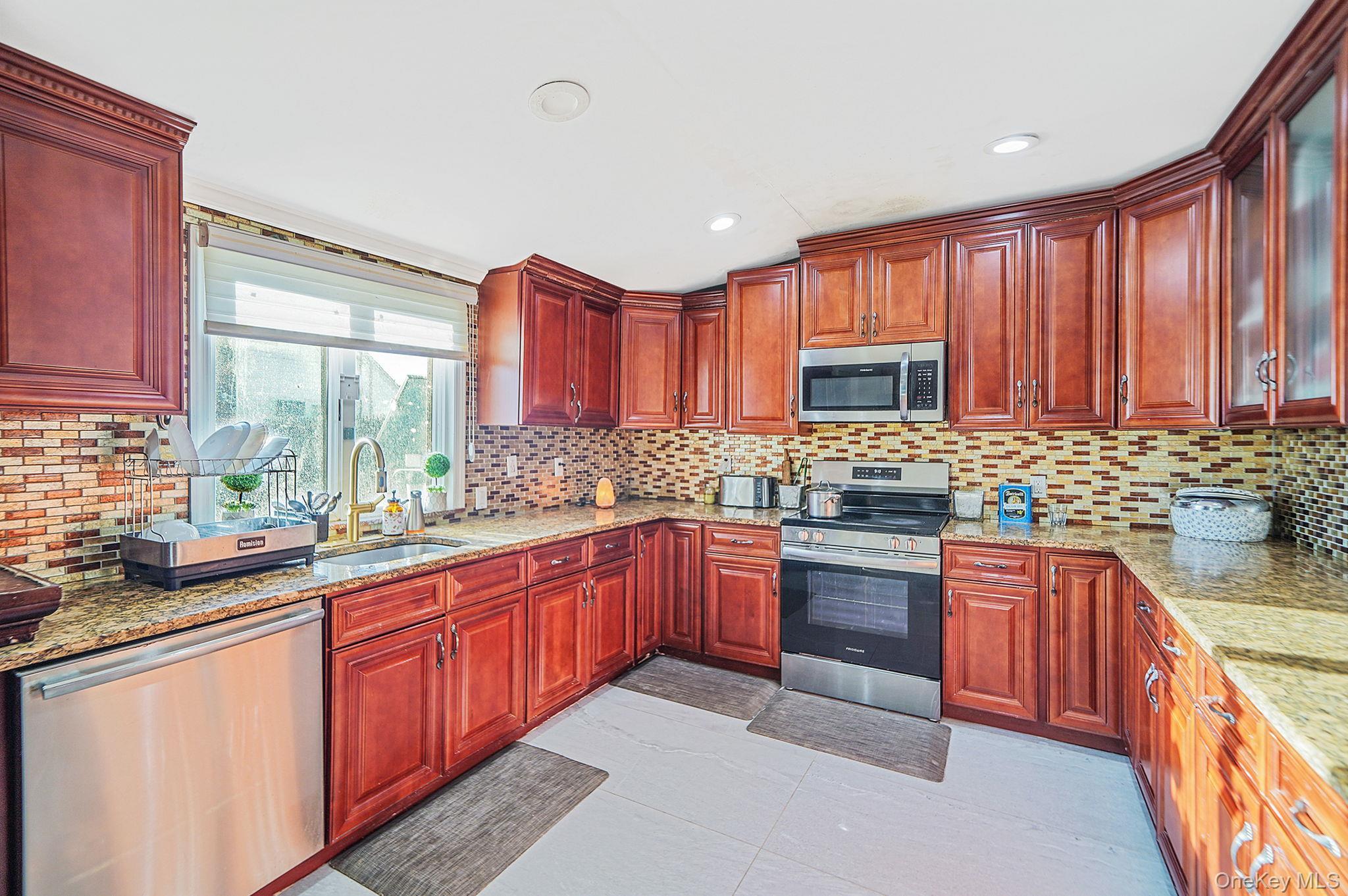 Single Family Washington Nassau County, NY 11590, MLS-939814-13