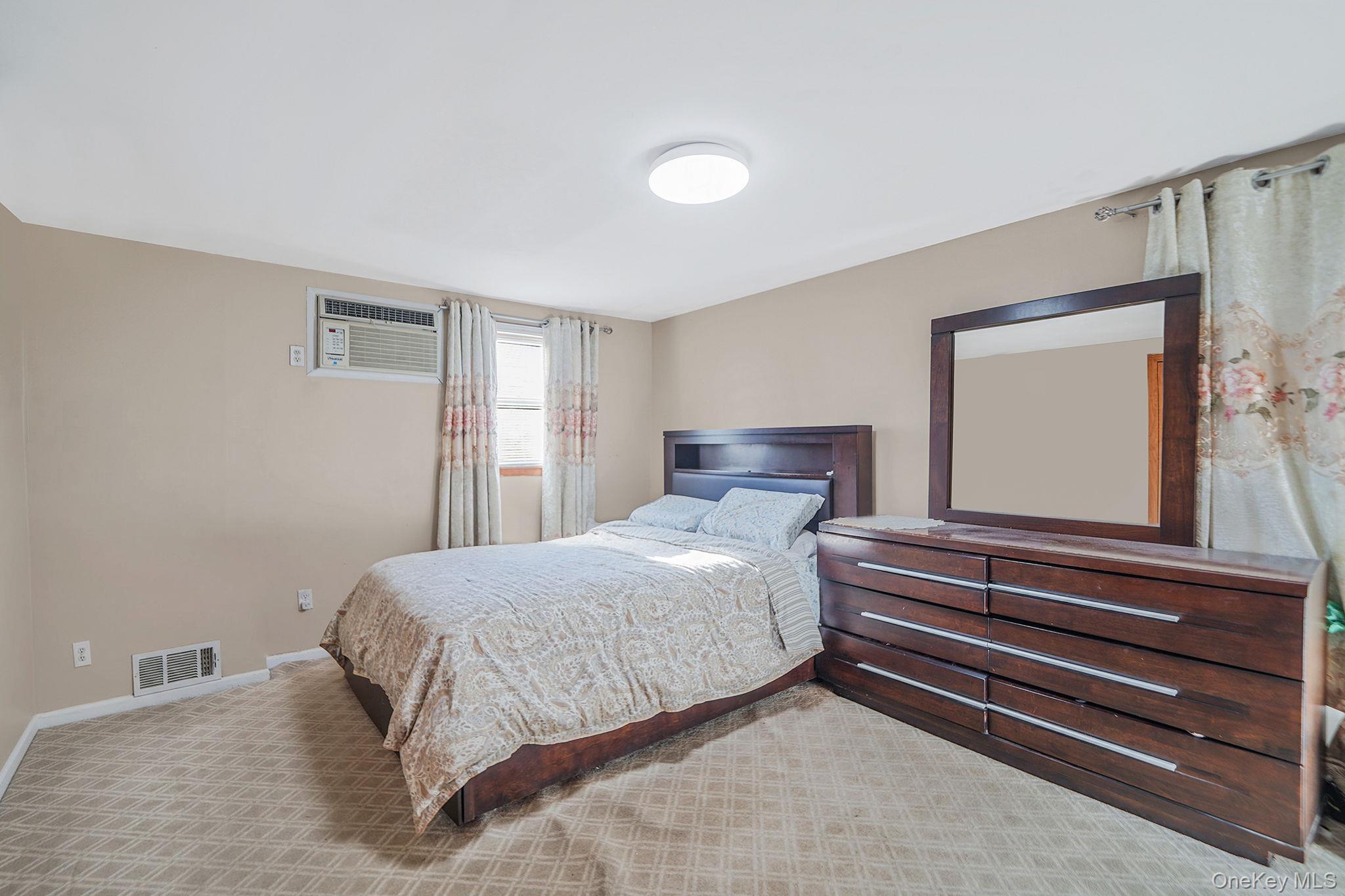 Single Family Washington Nassau County, NY 11590, MLS-939814-23