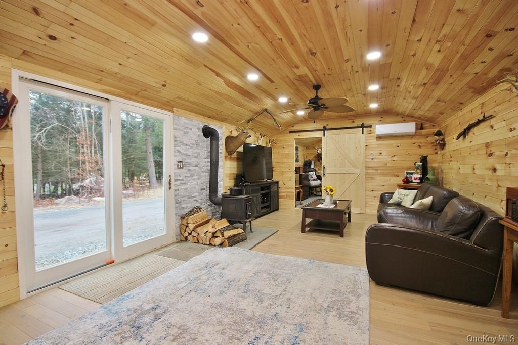 Single Family Dahlia  Sullivan County, NY 12758, MLS-939833-9