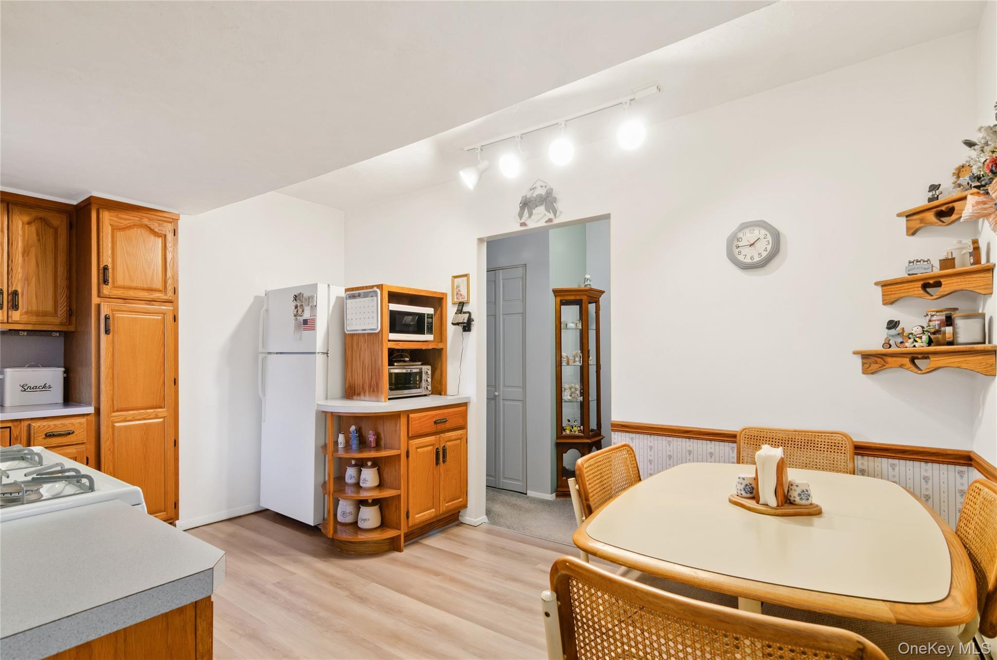 Single Family 45th Suffolk County, NY 11751, MLS-939838-14