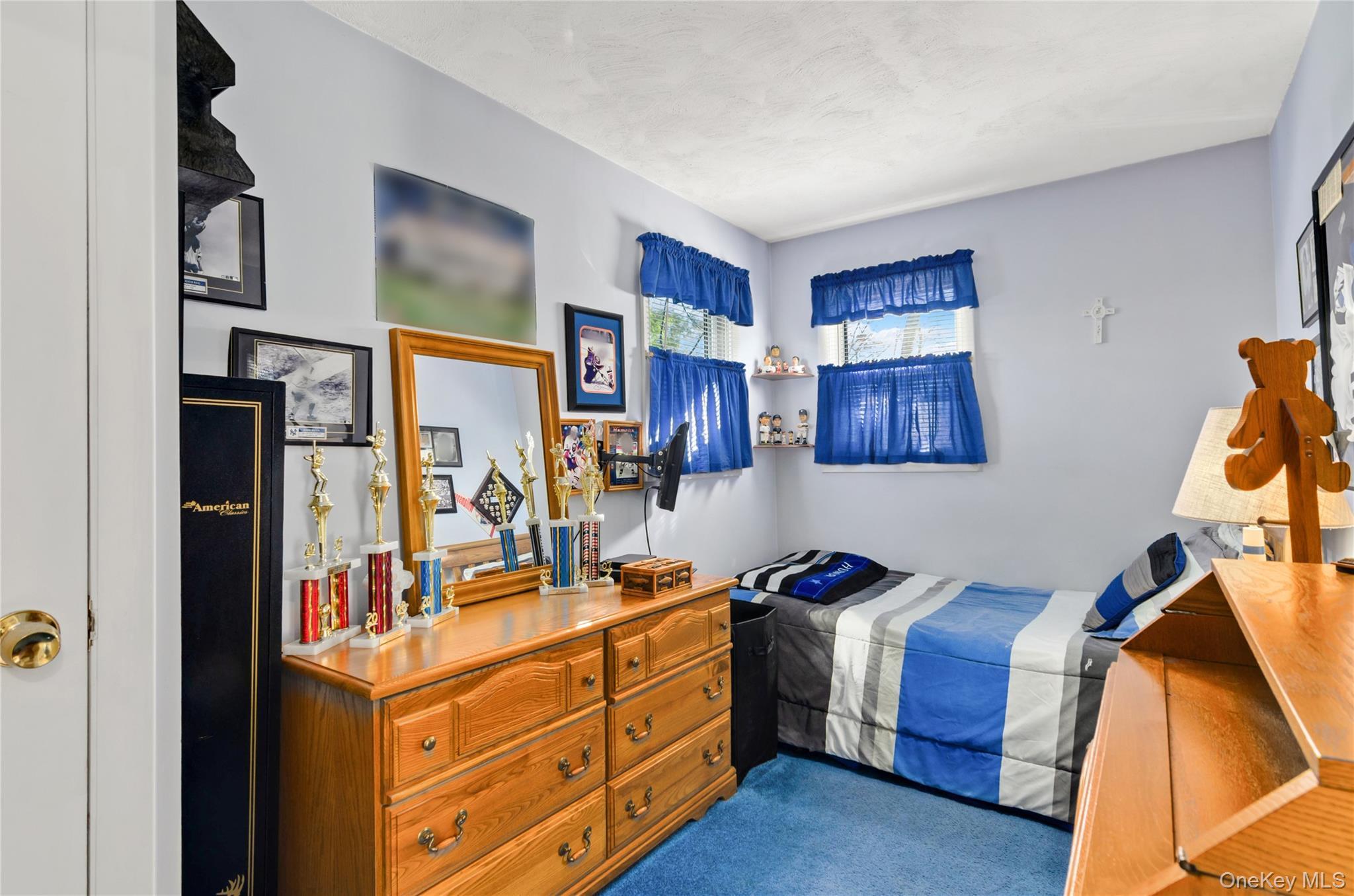 Single Family 45th Suffolk County, NY 11751, MLS-939838-24