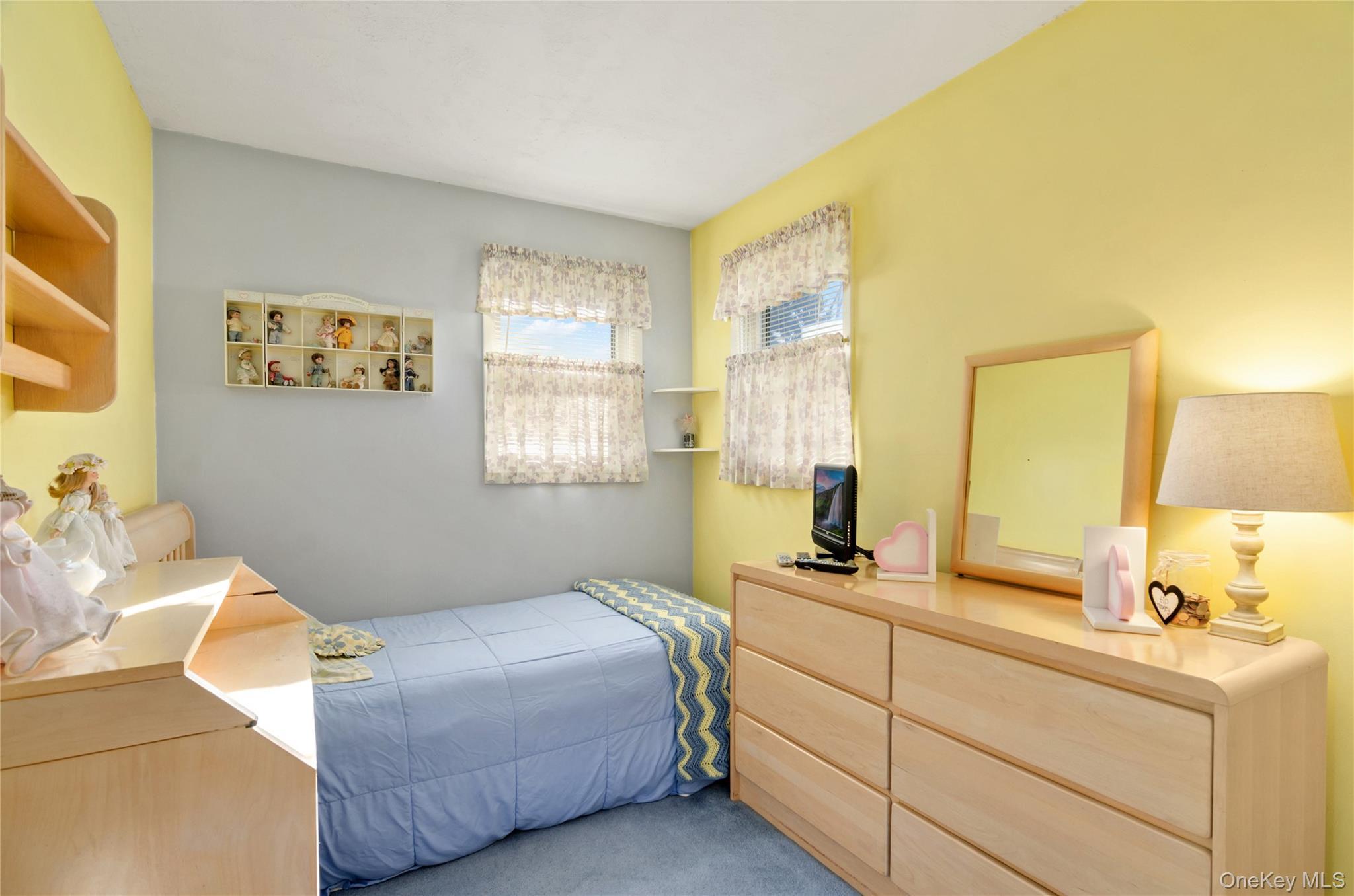 Single Family 45th Suffolk County, NY 11751, MLS-939838-25