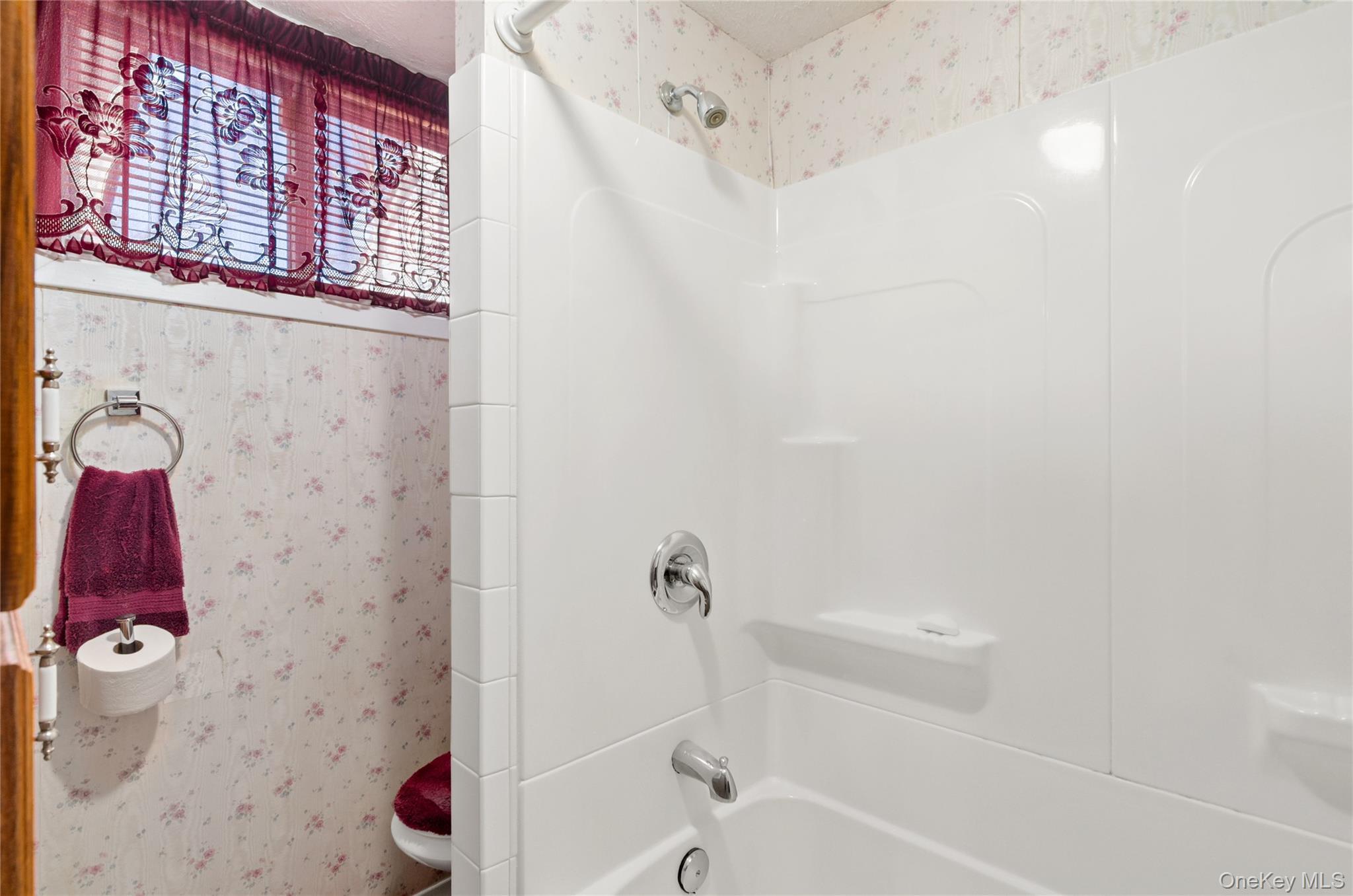 Single Family 45th Suffolk County, NY 11751, MLS-939838-28