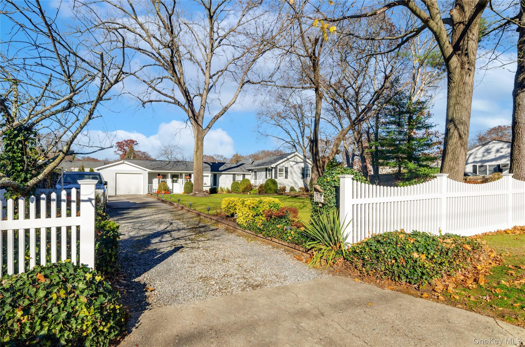 Single Family 45th Suffolk County, NY 11751, MLS-939838-3