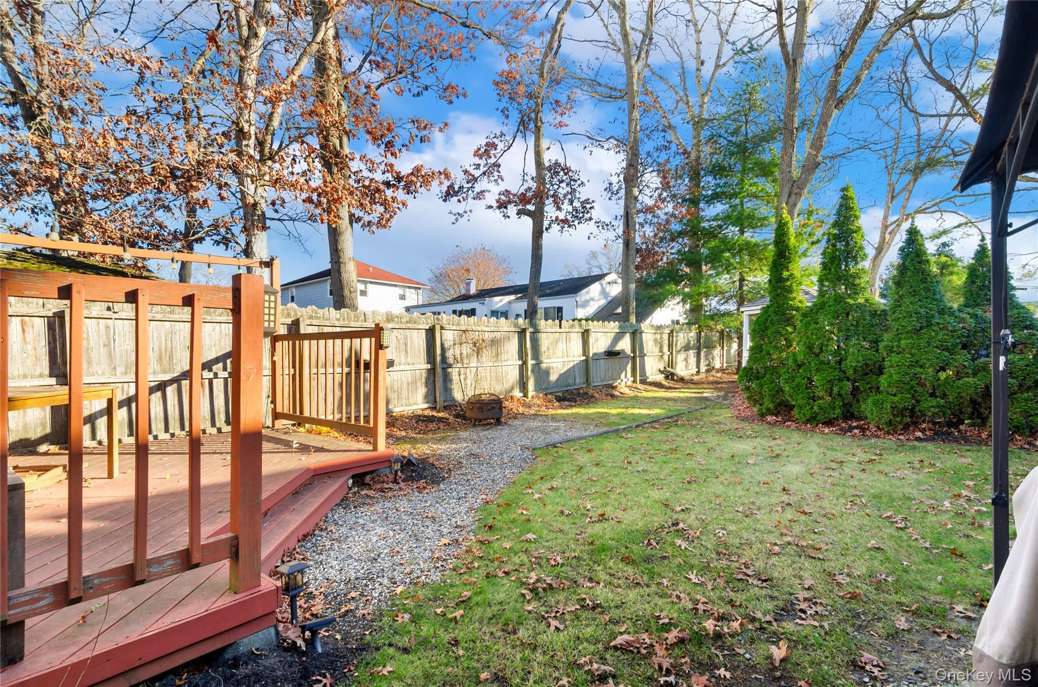 Single Family 45th Suffolk County, NY 11751, MLS-939838-33